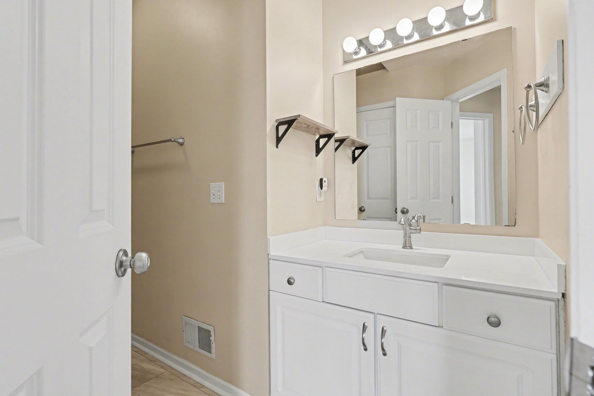 18-4606-country-hill-dr-se-kentwood-mi-49512.jpg