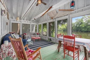 How Can the Screened Porch Extend Cottage Time at 14931 Bachelor Island?