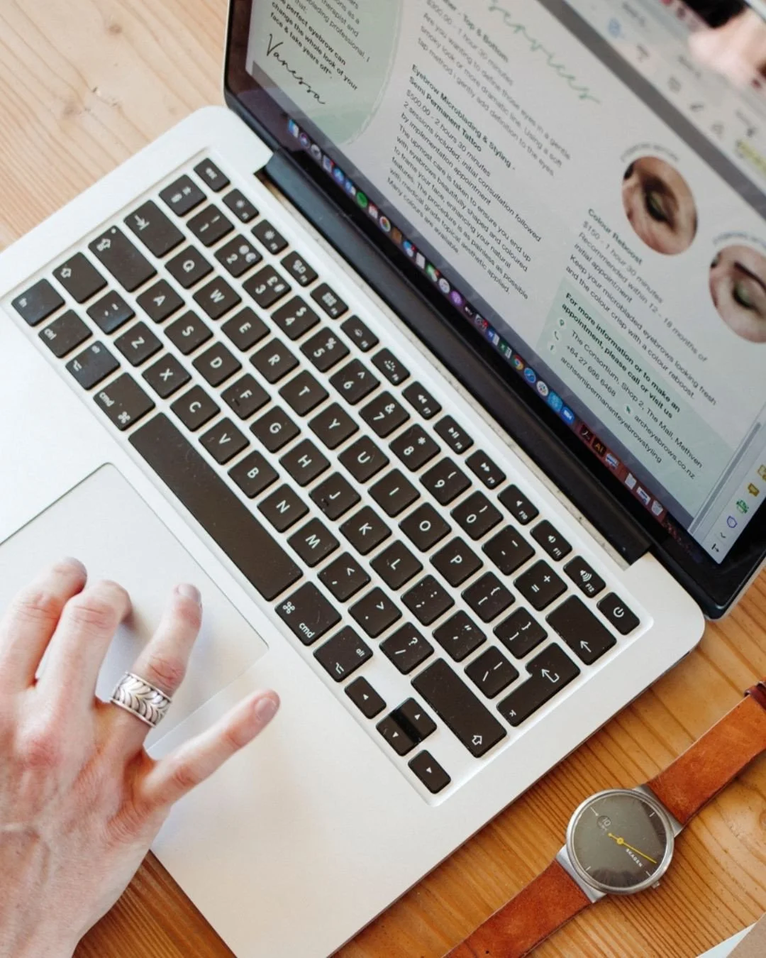 Good design sells.⁠
⁠
Great design builds trust.⁠
⁠
Let&rsquo;s create a portfolio that does both. ✨