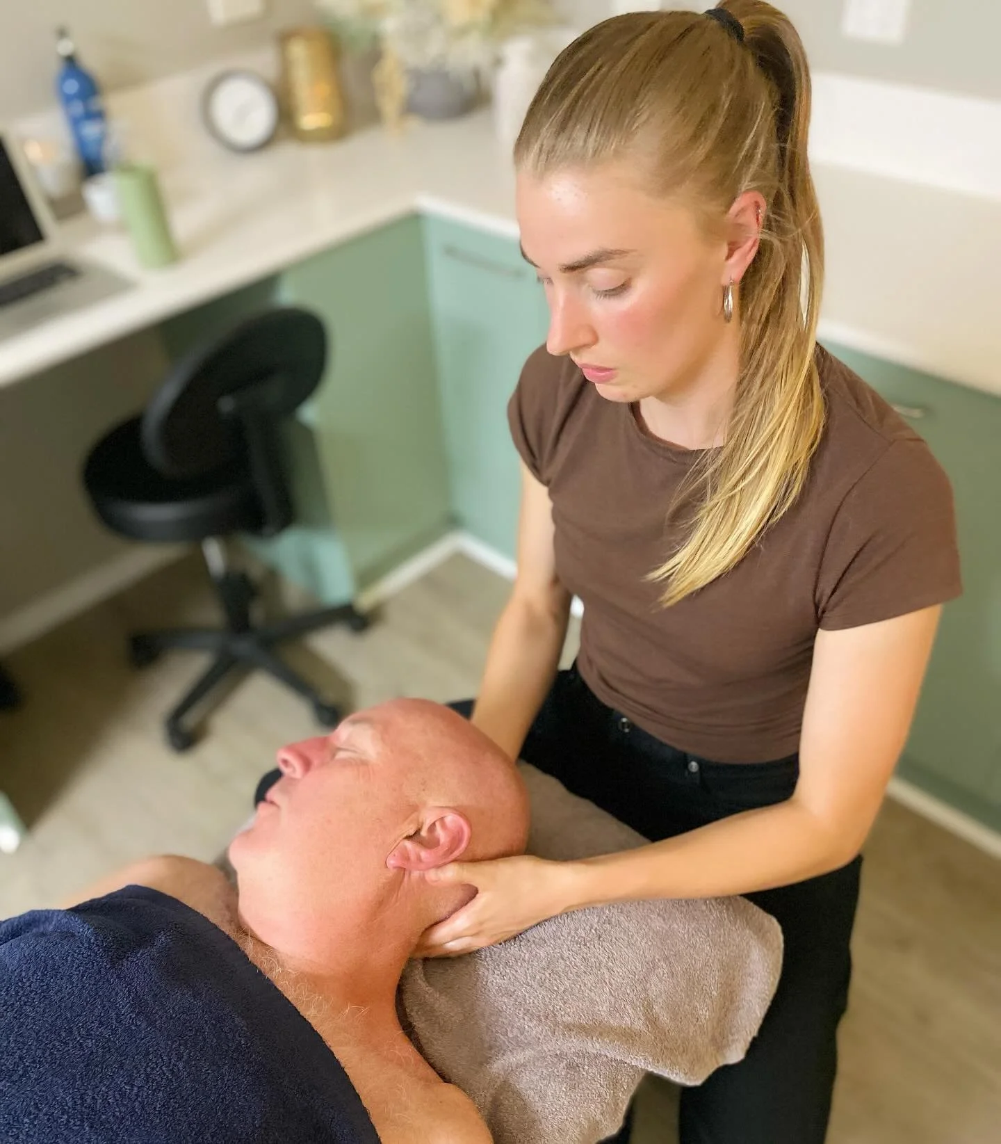 Our massage therapist, Eva treating neck pain.

We have 7 vertebrae in our neck known as the Cervical spine from C1-C7. With around 30 muscles to help perform, stabilize and support your head and upper back movements. Along with crucial nerves and bl