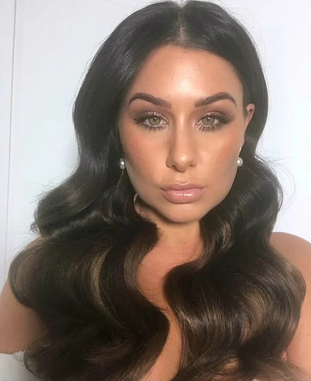 Soft glamour waves
Using @zala_hair_extensions For a little extra volume