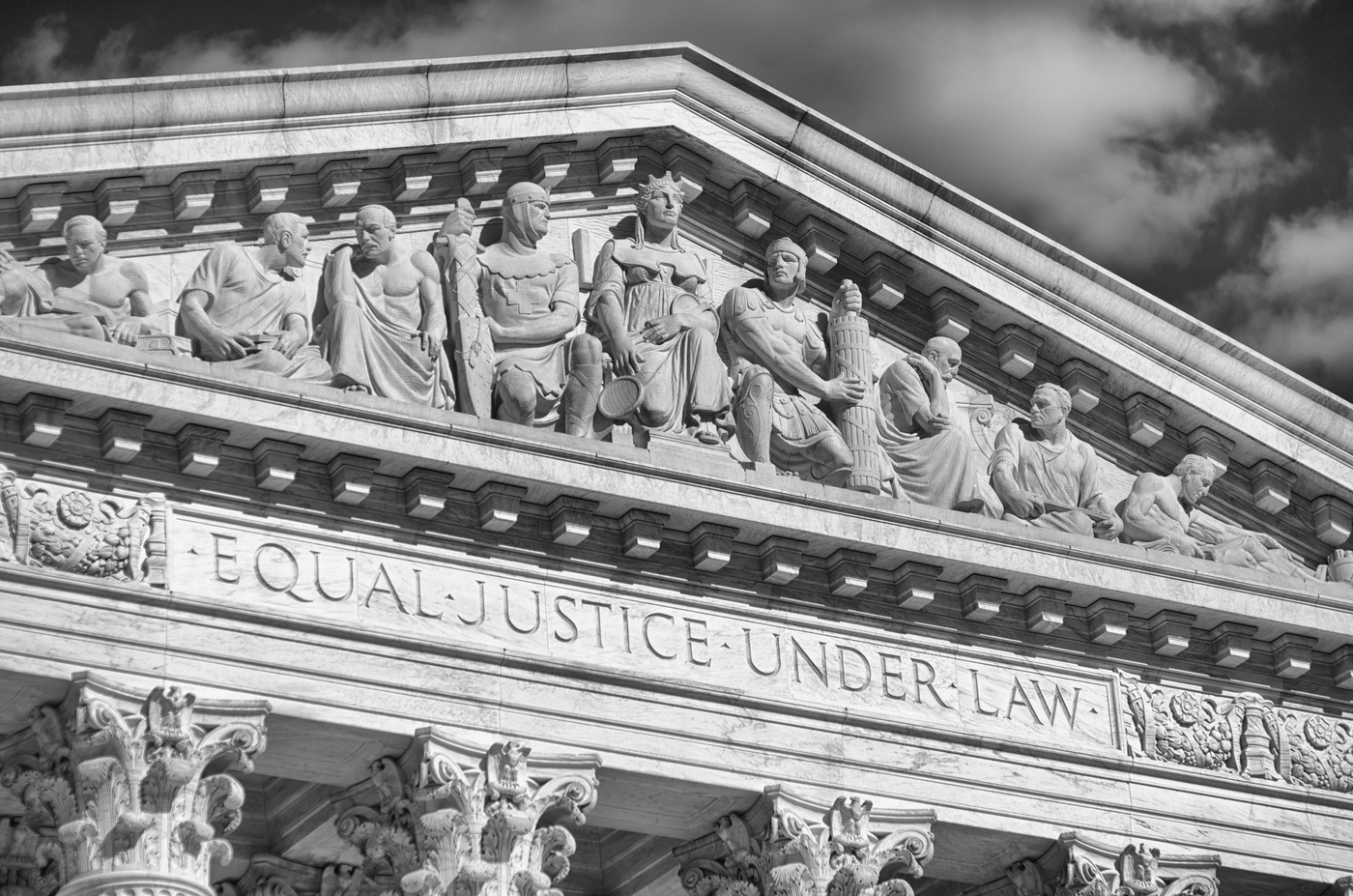 Washington Post: Democratic presidential candidates come under pressure to release Supreme Court picks