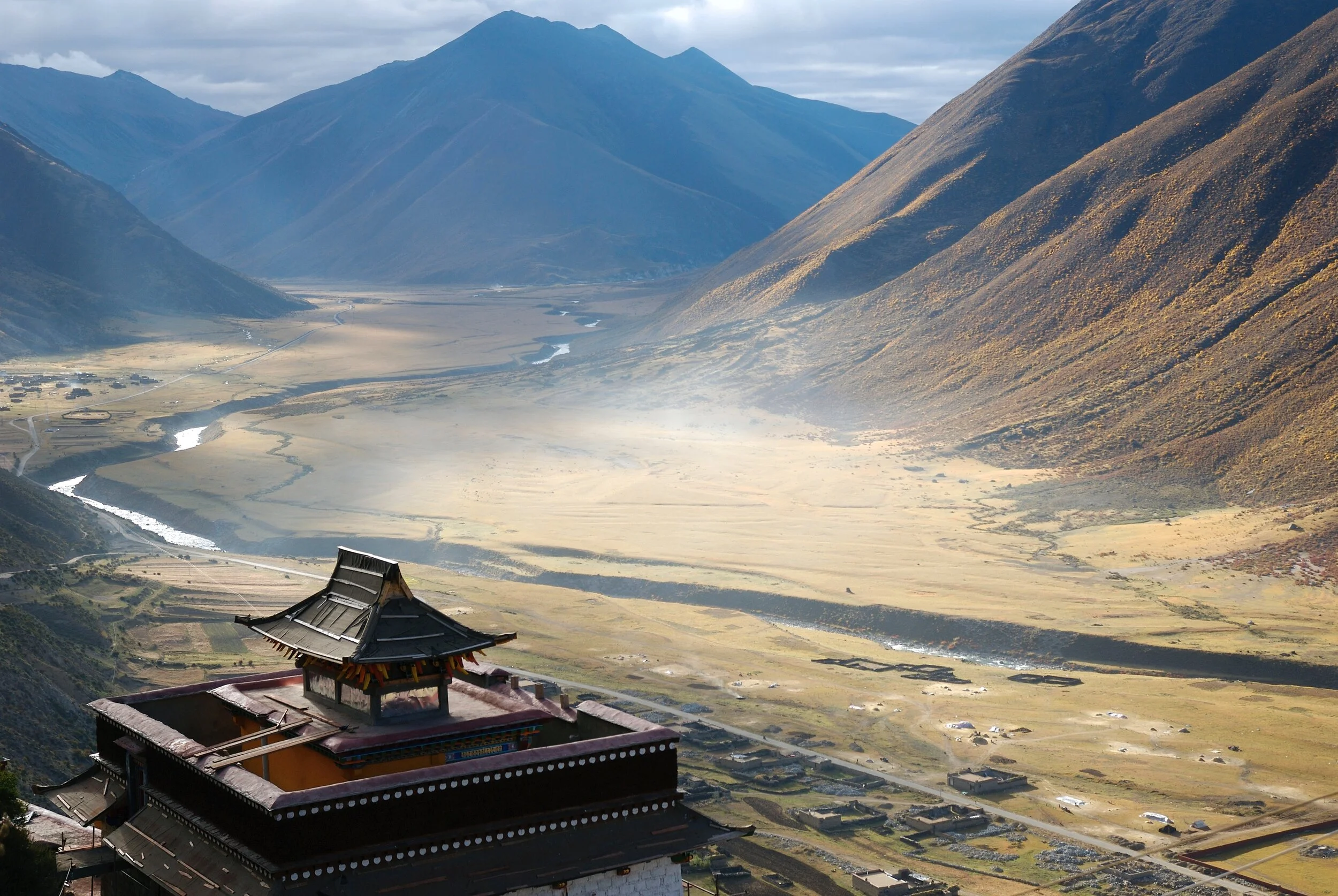 Phayul News - Richard Gere testifies before US Senate on impact of Chinese censorship