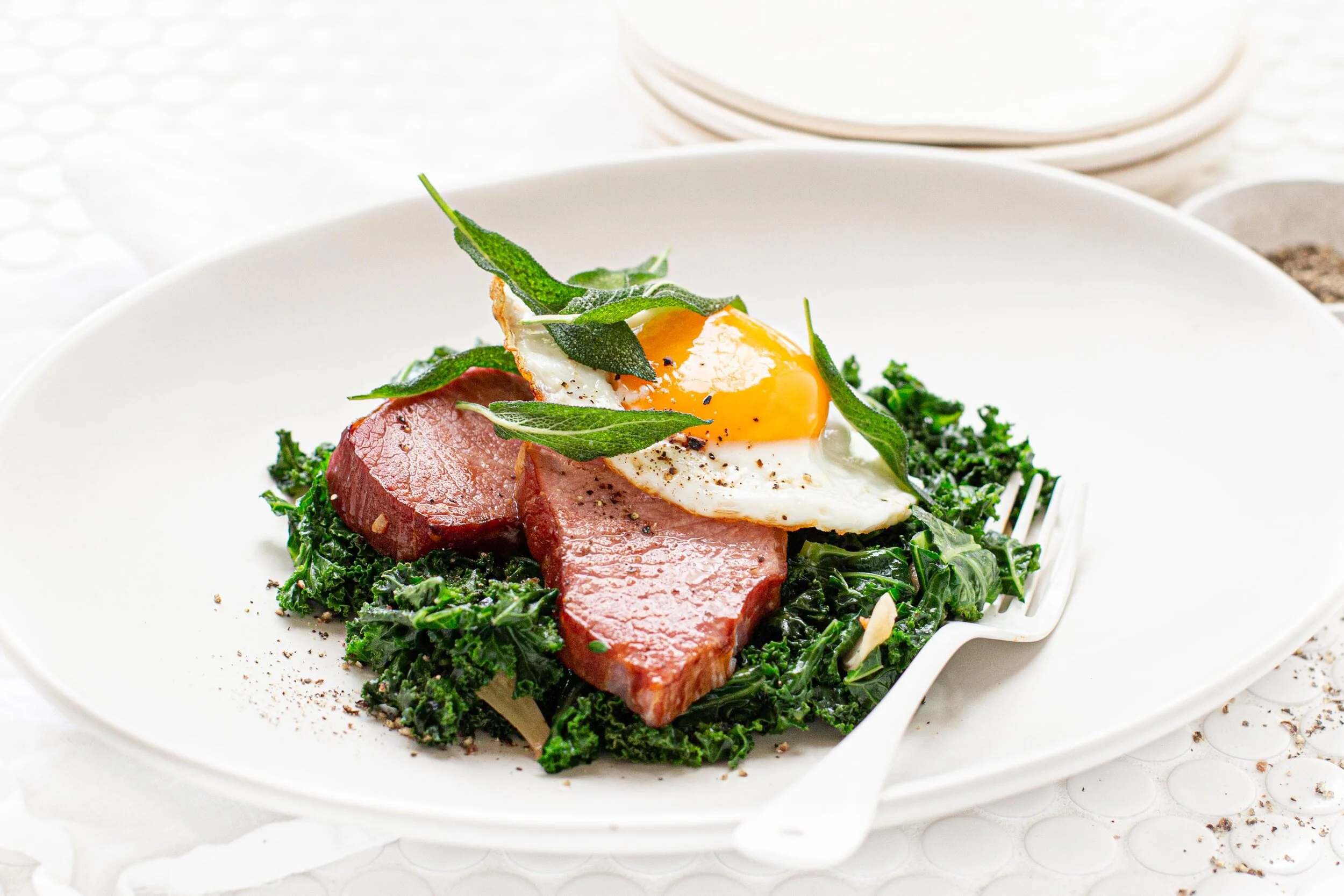 Lachsschinken Steaks with Fried Egg &amp; Garlic Kale