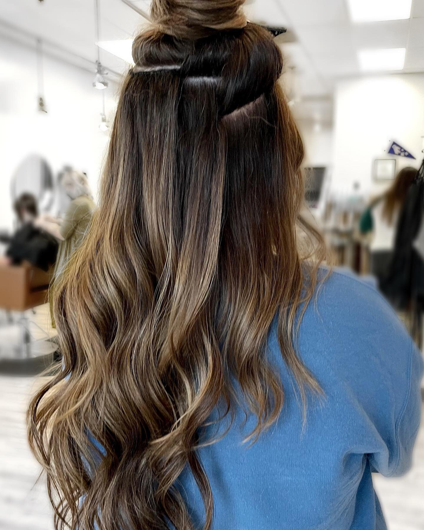 Whatchu gonn&rsquo; need?

Of course the most asked questions I get is- &lsquo;how much will my hair need?.&rsquo;

☝️1 row of extensions gives you fullness at your length with maybe 1-2 inches. This is amazing for people who love their lengrh, but a