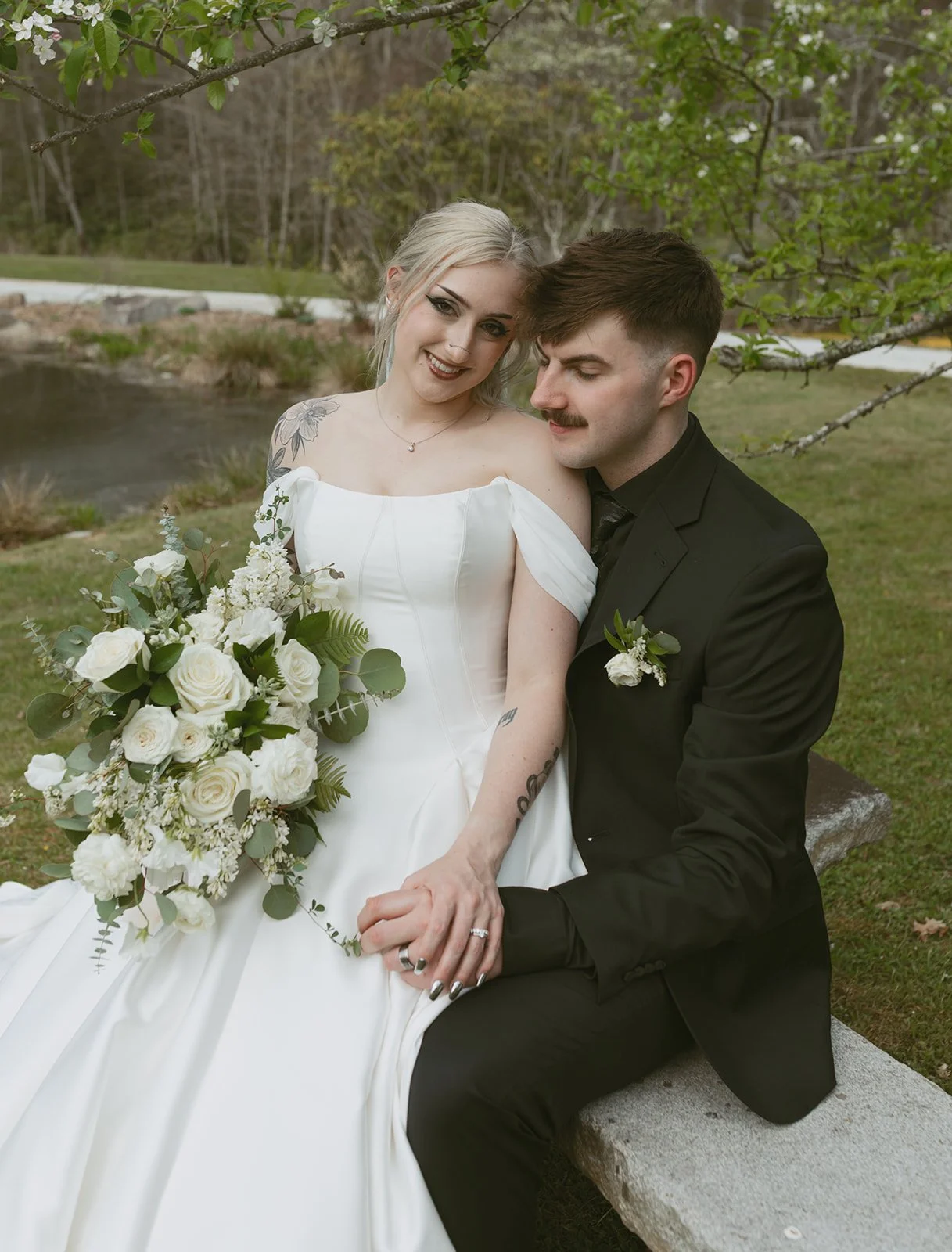 HighlandsNC-WeddingDay-FlatMountainFarm-CouplesPhotos-004.jpg