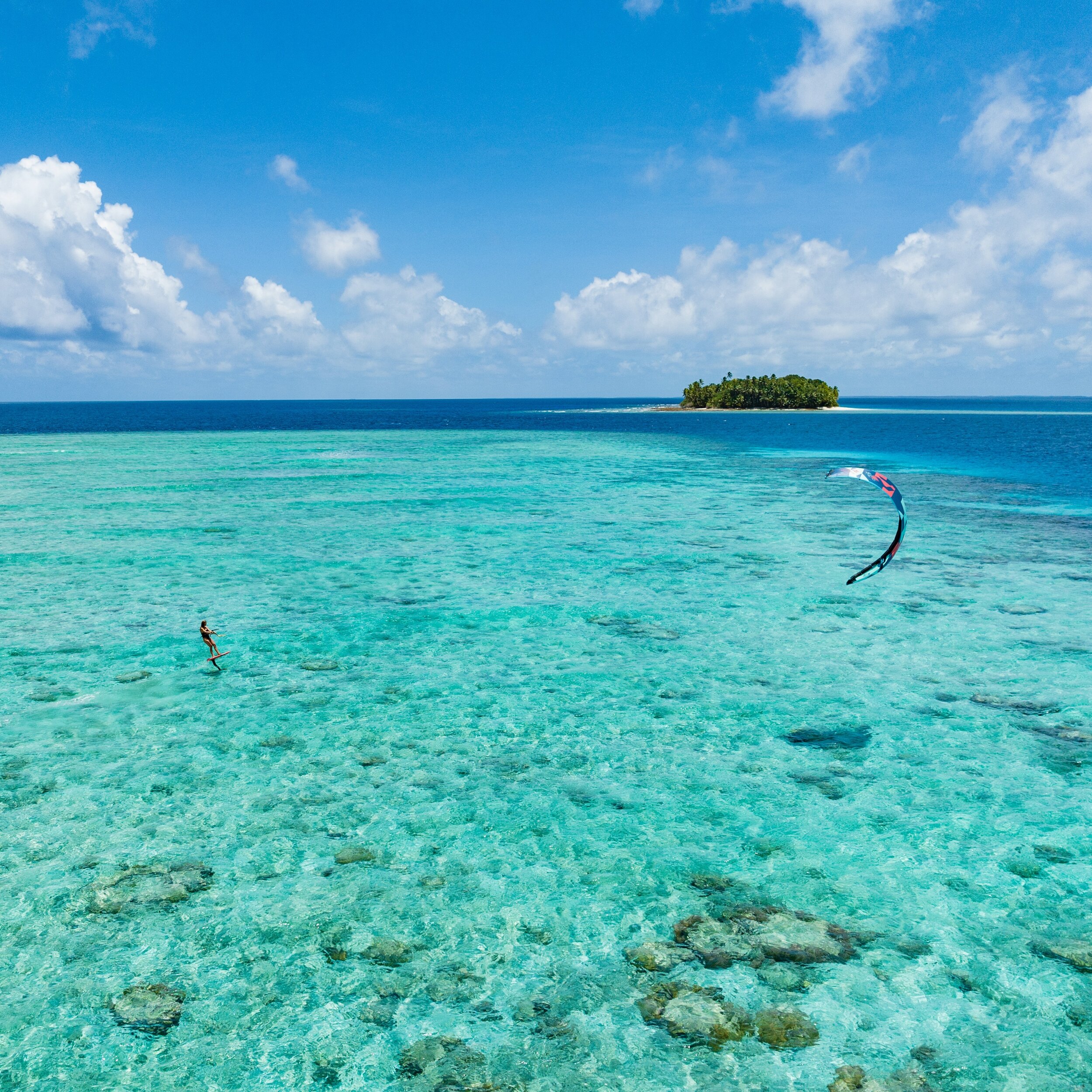 In a place far far away from civilization 🌴

📸: @angussheridan 

@duotone.kiteboarding @duotonekiteboardingusa #duotone #kiteboarding #hydrofoil #hydrofoiling #kitefoiling #paradise #mikiteadventure