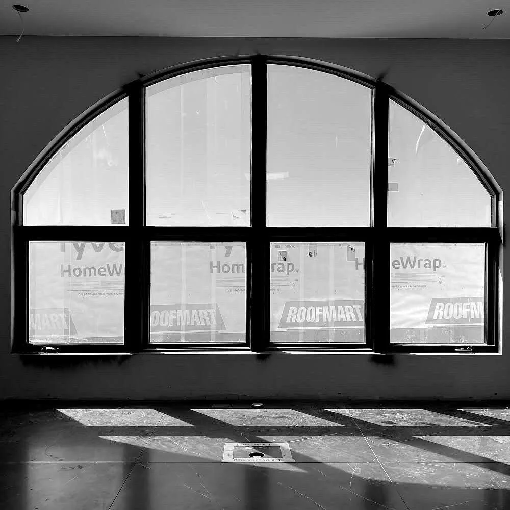 Exterior metal clad + wood triple pane custom windows and doors designed by Lux Windows And Glass.

.

.

.

#boutiquebuilder #yycnewhomes #yycdevelopment #yycliving #yycconstruction #yychomes #customhomes #yycprojects #luxuryliving #calgarycustomhom