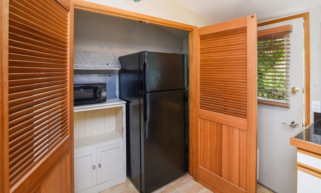  view of kitchen storage closet with washer and dryer 