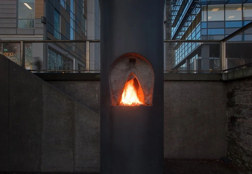 ROGER HIORNS: FREE TANK - PONY