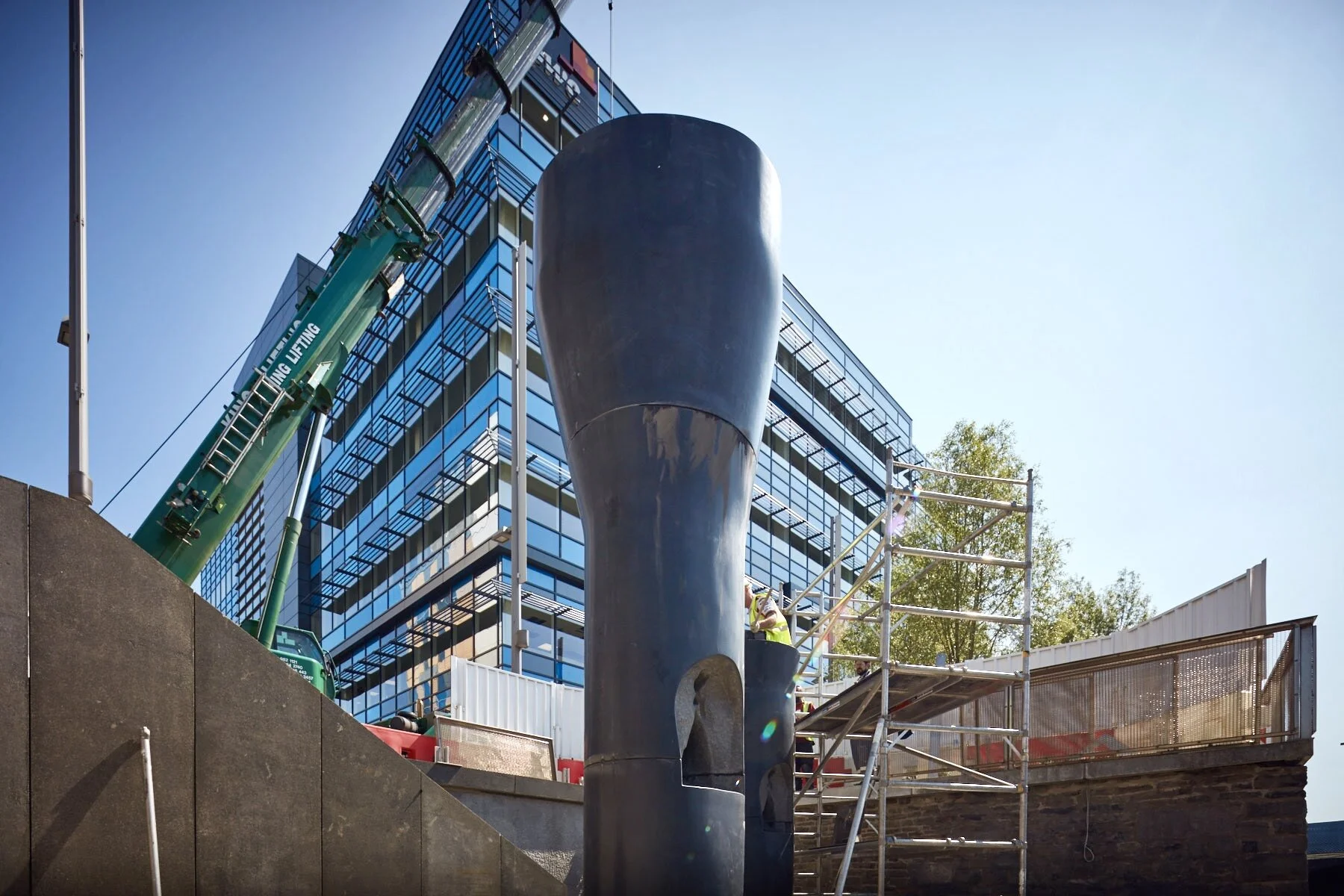 ROGER HIORNS: FREE TANK - PONY