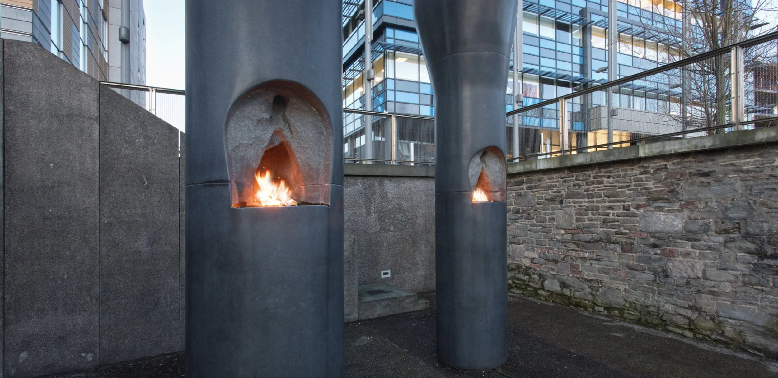 ROGER HIORNS: FREE TANK - PONY