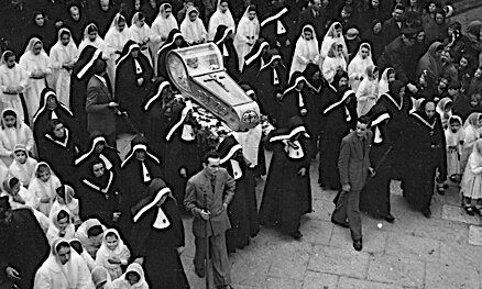 L_Sisters-Of-DZ-carring-coffin.jpg