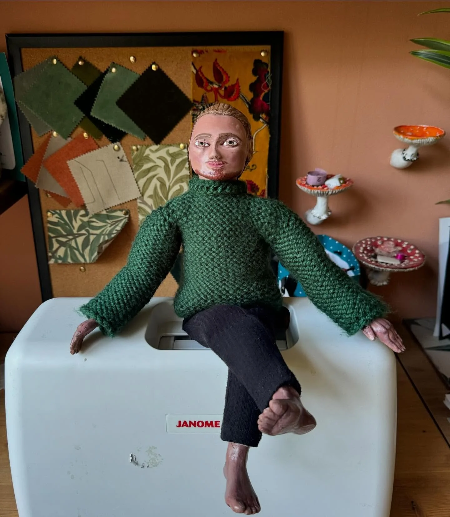 Made a tiny man for my love&rsquo;s birthday! &hearts;️ Wrote on Substack about my love of making dolls &amp; the wisdom I gained from this descent into madness 🫠 So pleased I&rsquo;ve kept this blog going for over a month now 🥳 Link in my bio to s