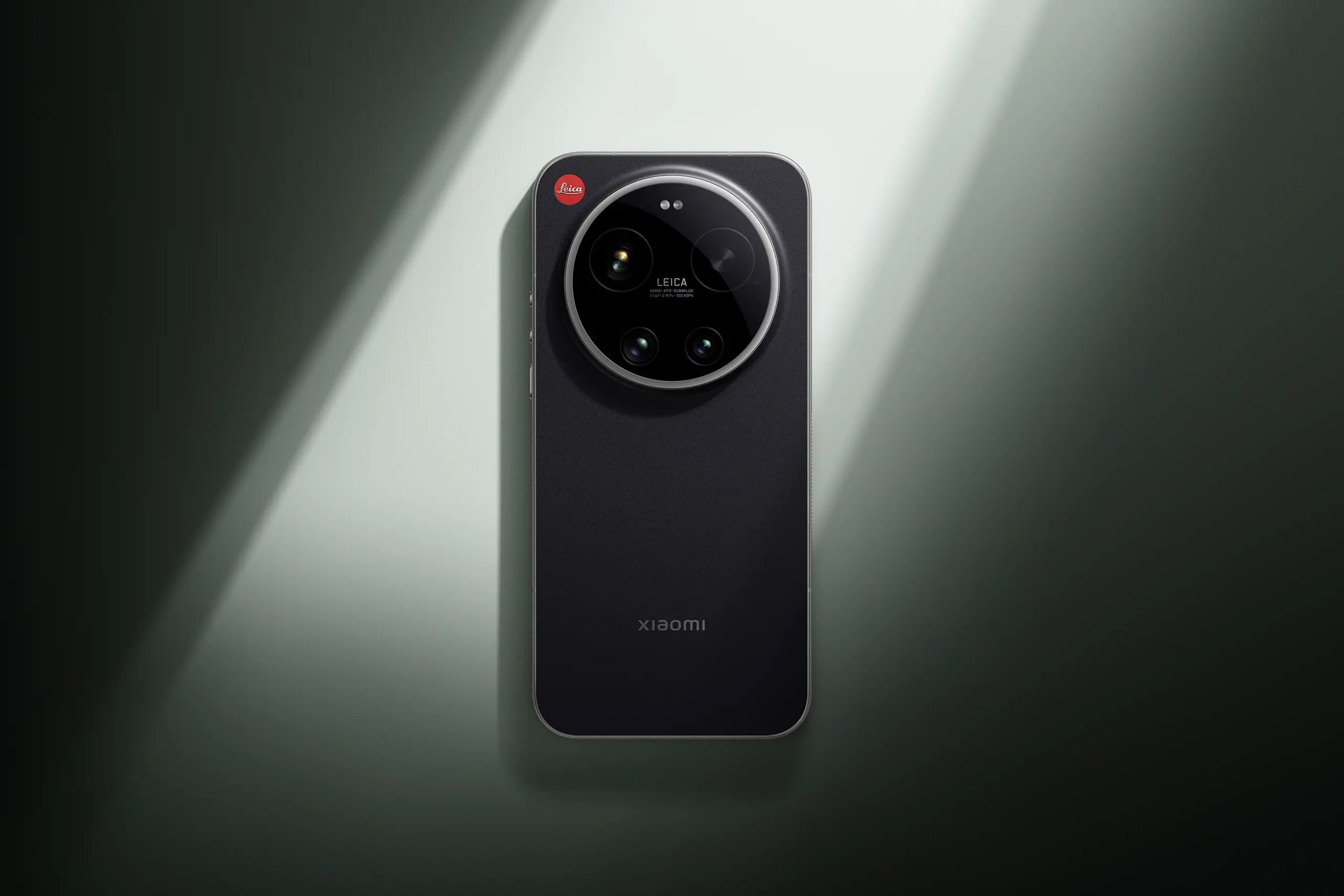 Leica_Leitzphone_celebrate_3840x2560.jpg