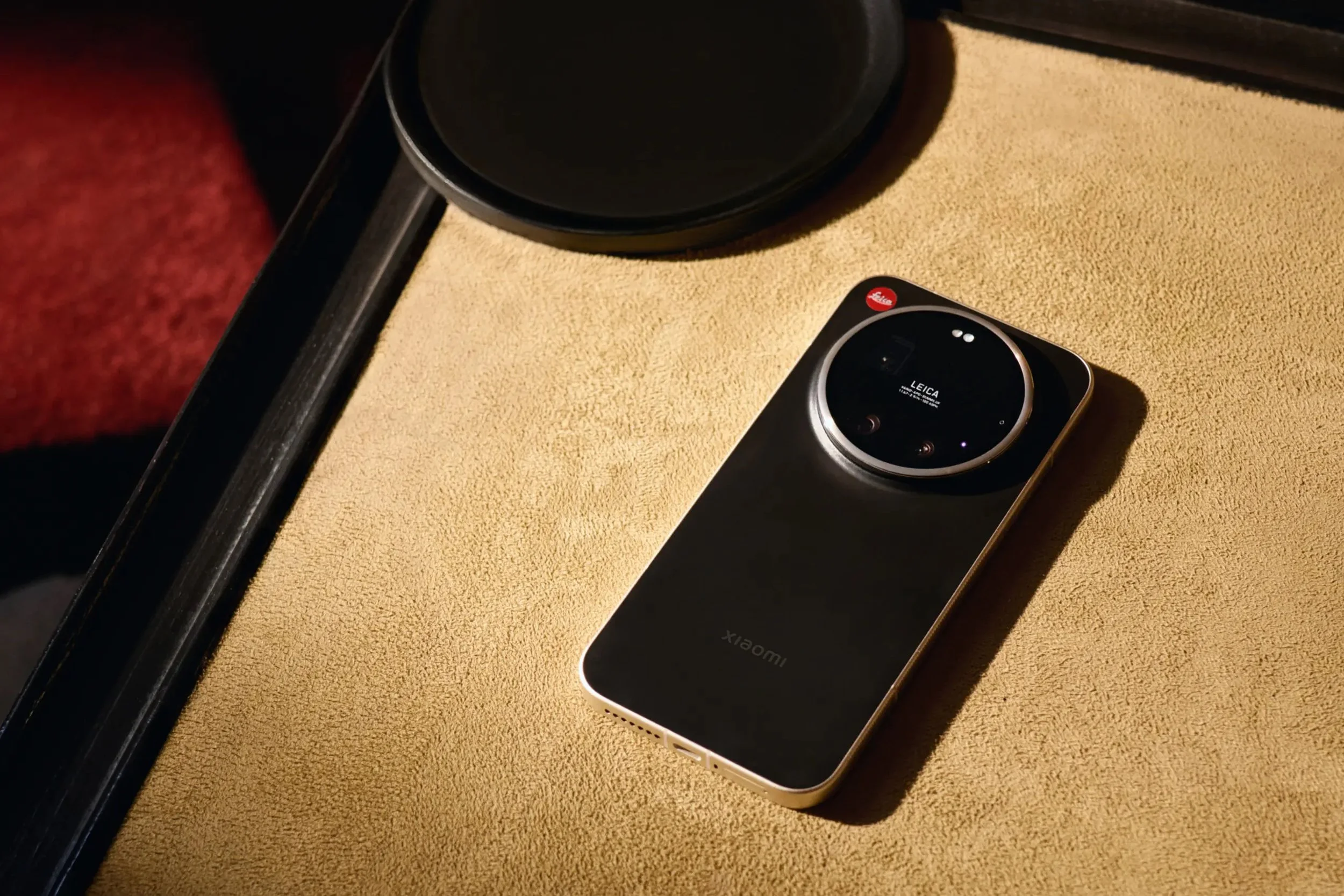 Leitzphone_Leica-Design_05_3840-2560px_website.jpg