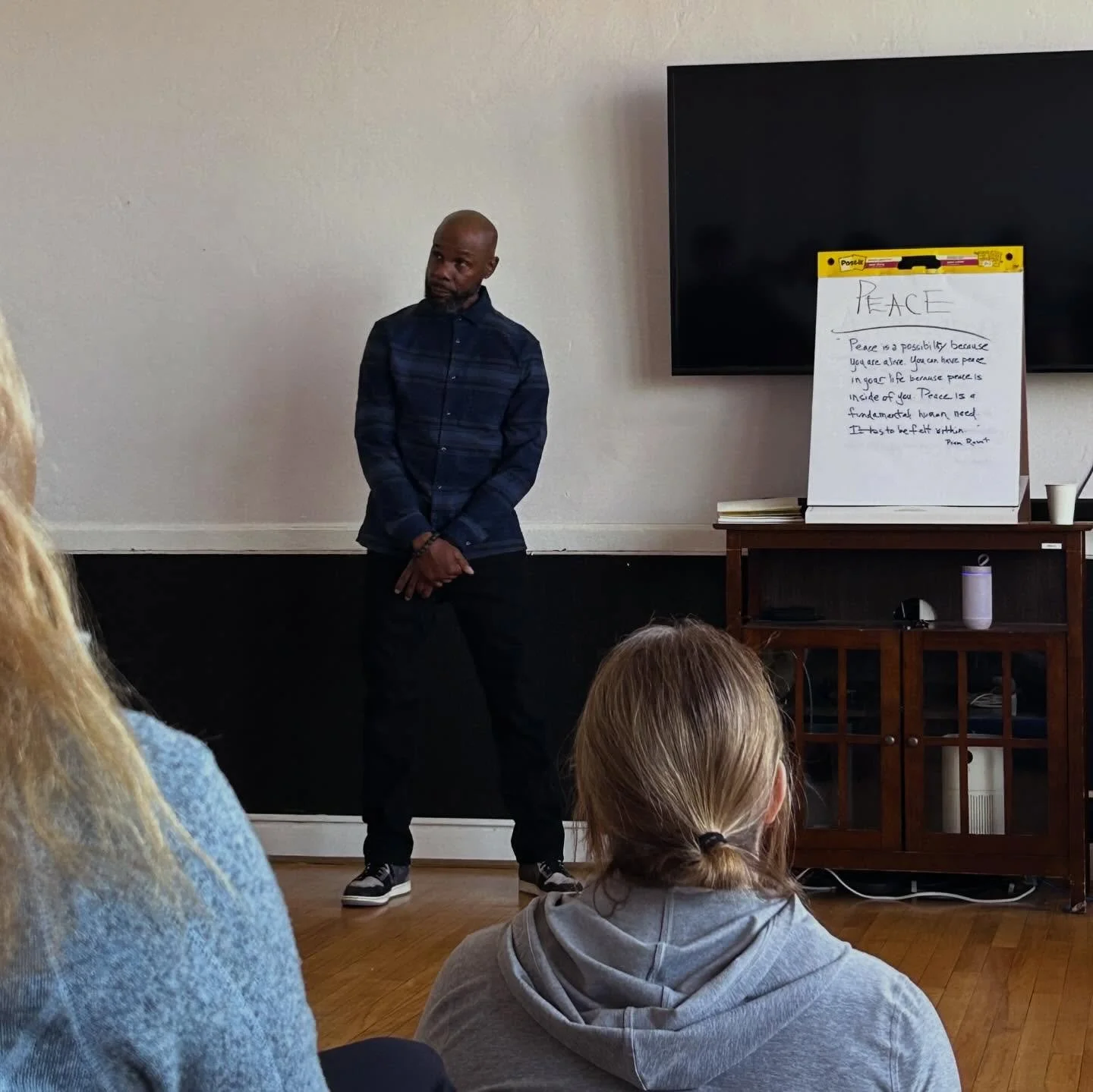 May all beings everywhere know peace. Thank you @kelvinnivens for offering the @yogaforallmovement community treasures to know ourselves first, so that peace can begin within. 

ॐ शान्तिः
Om Shanti
Peace