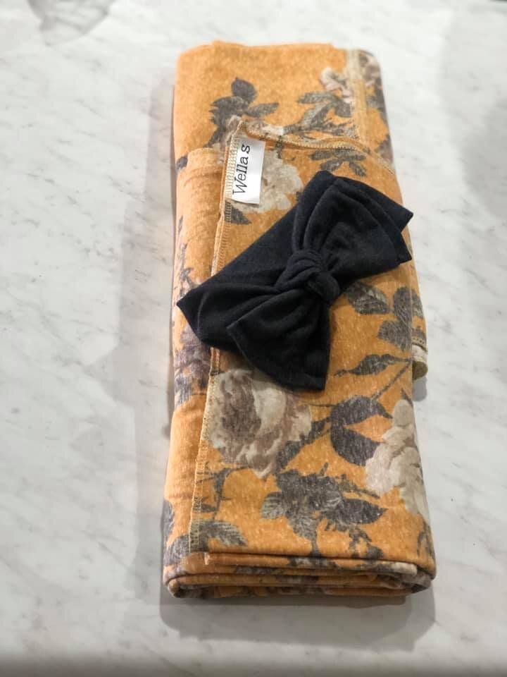 Caroline Swaddle w/ Black Bow