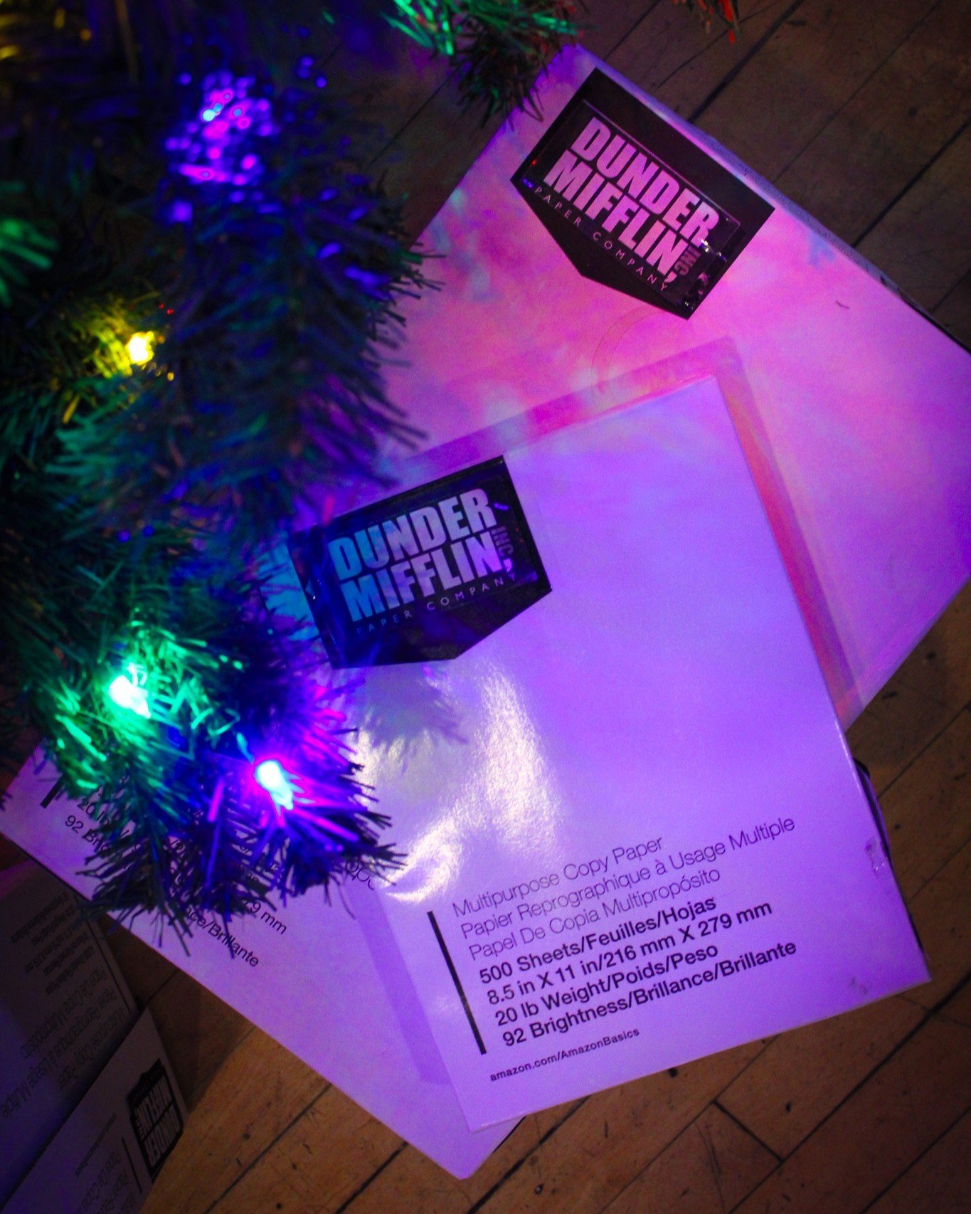 Who doesn&rsquo;t love a themed pop-up? Especially when we get to have two!

🎅 Holiday Pop-up No. 1:
YB is bringing Dunder Mifflin back to King Street for our &quot;Office: Holiday Special&quot; Pop-up 👔📝📎

Starting December 2nd, the King Street 