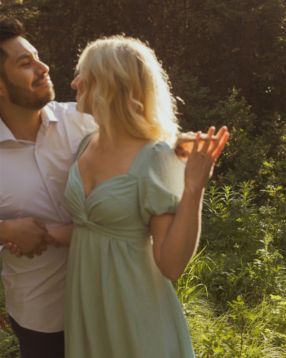 Izzy and Mando’s sunrise session in the mountains…☀️⛰️
There are SO many sessions I need to share from this summer, but I couldn’t resist traveling back to last summer for a quick sec. 
—
—
#sunriseengagementsession #s