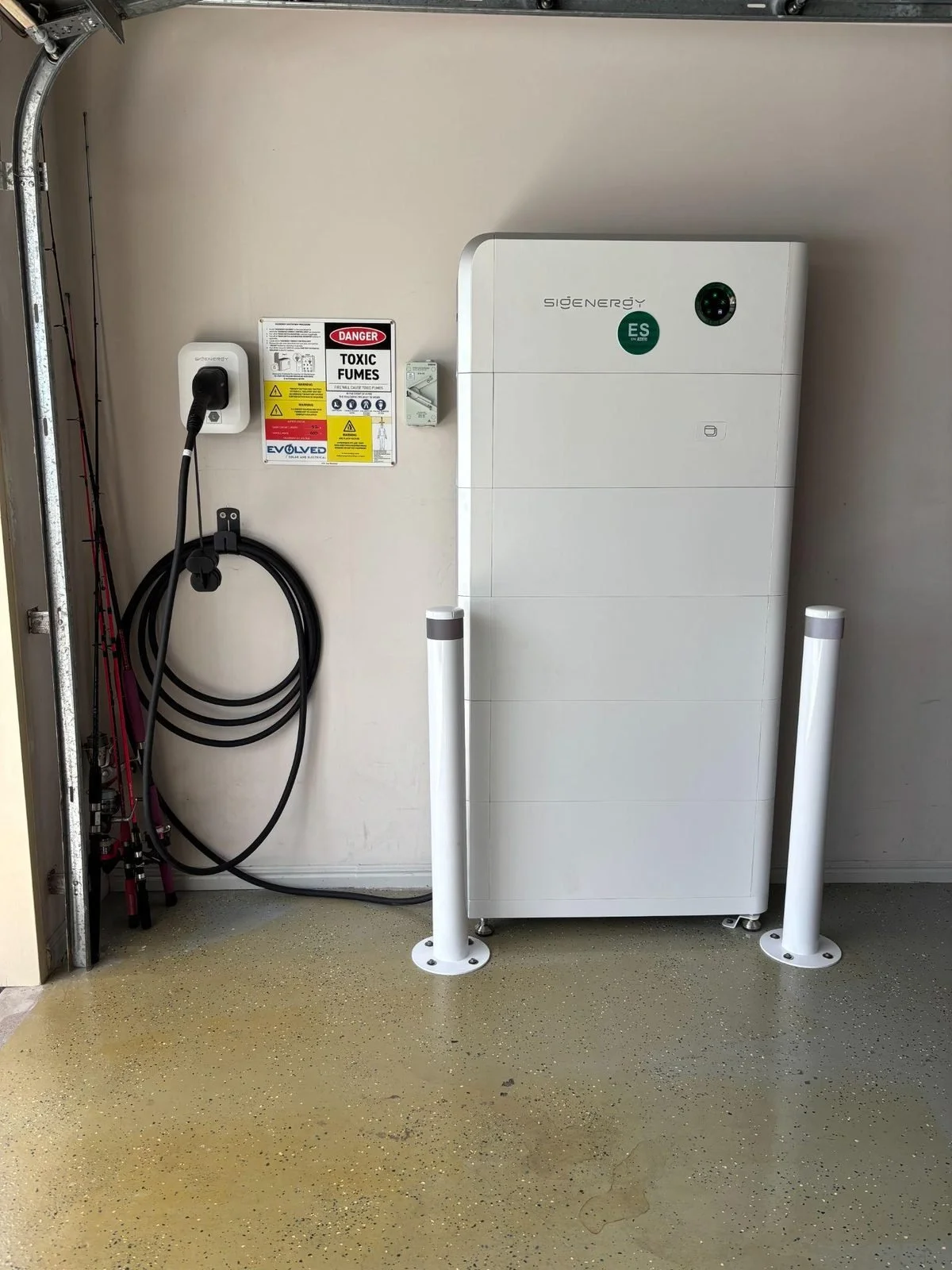evolved-solar-loganholme-32kwh-battery-ev-charger.jpg