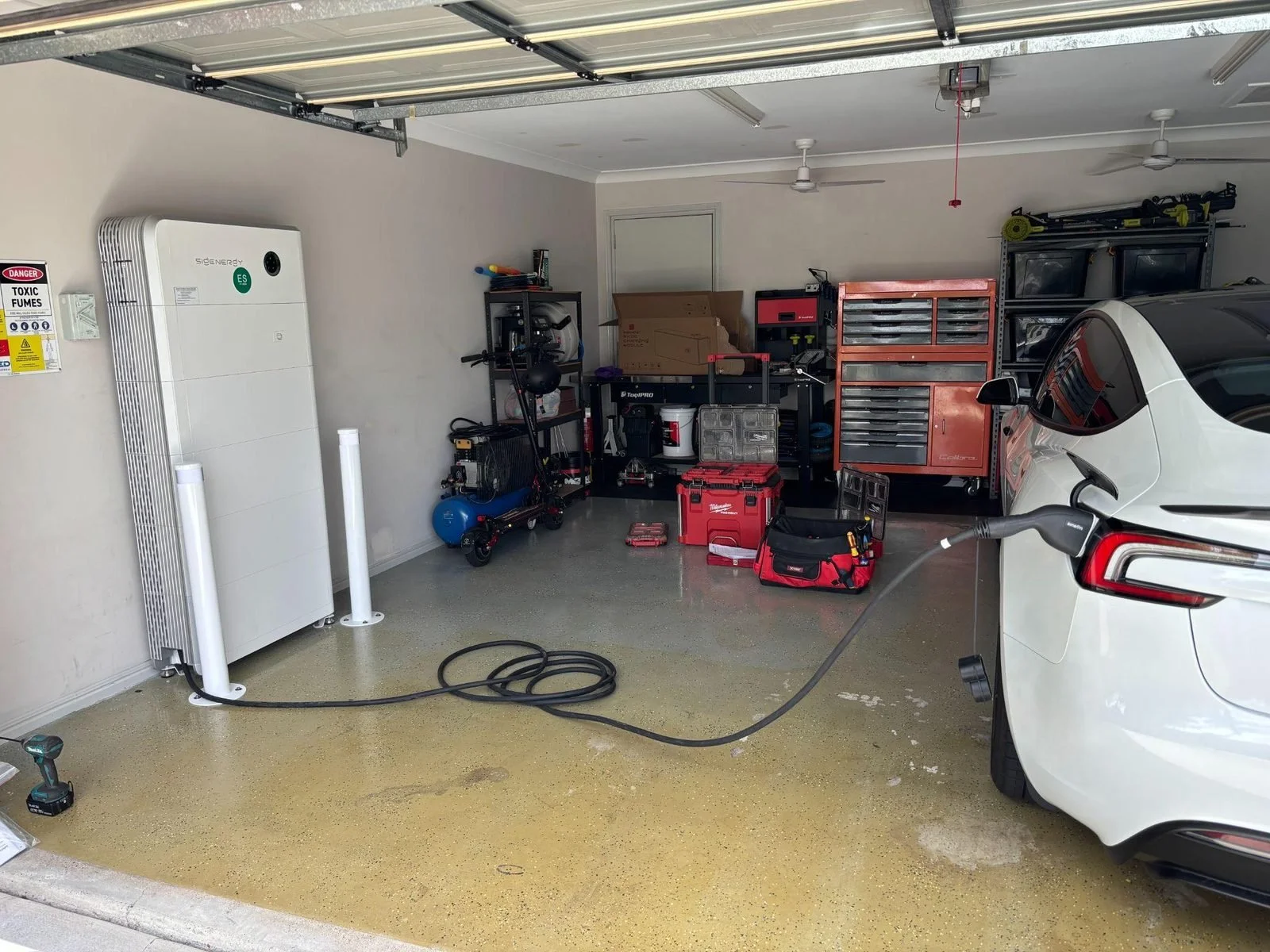 evolved-solar-loganholme-tesla-dc-charging-garage.jpg