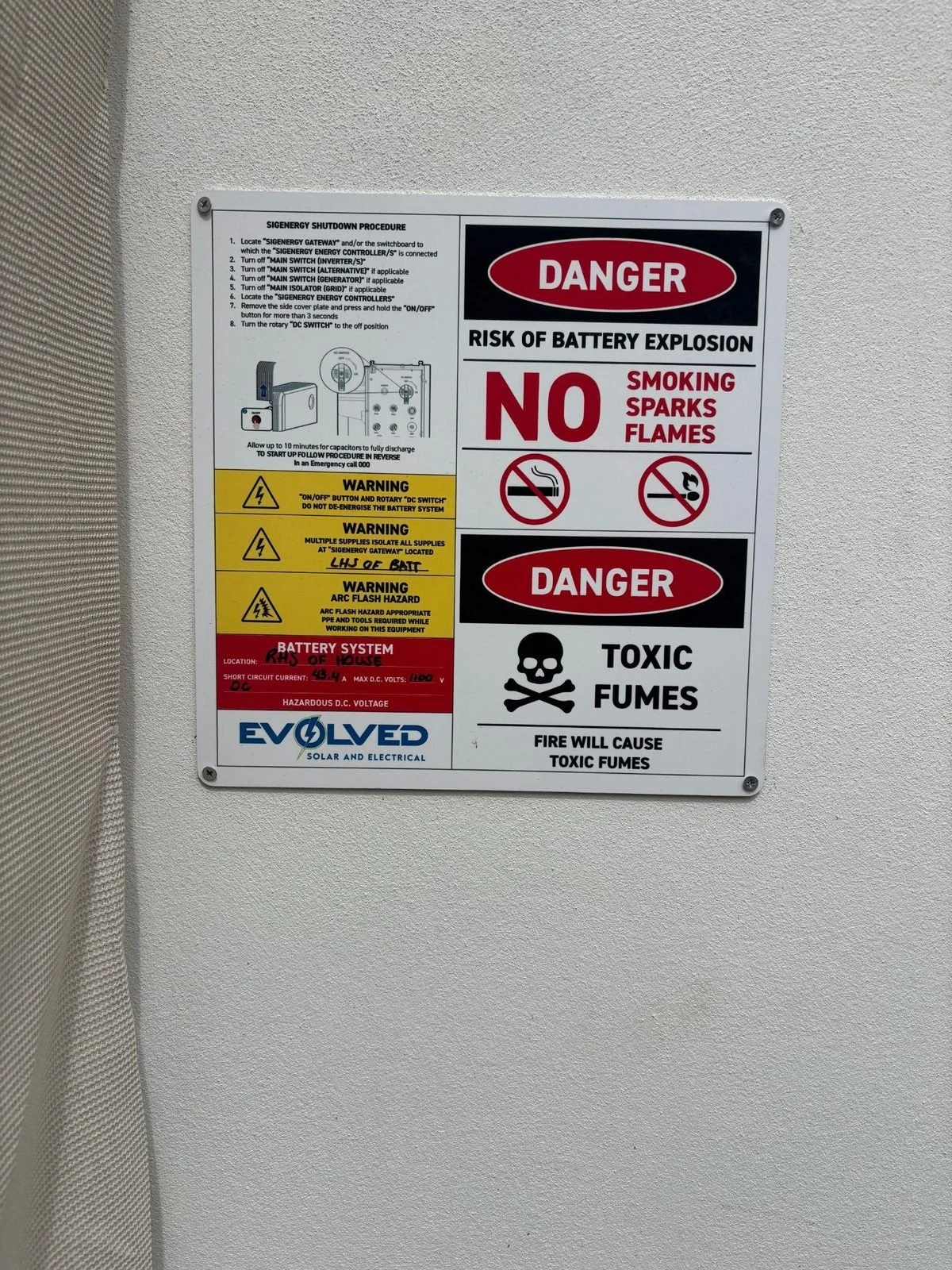 evolved-solar-pimpama-battery-shutdown-safety-signage.jpg