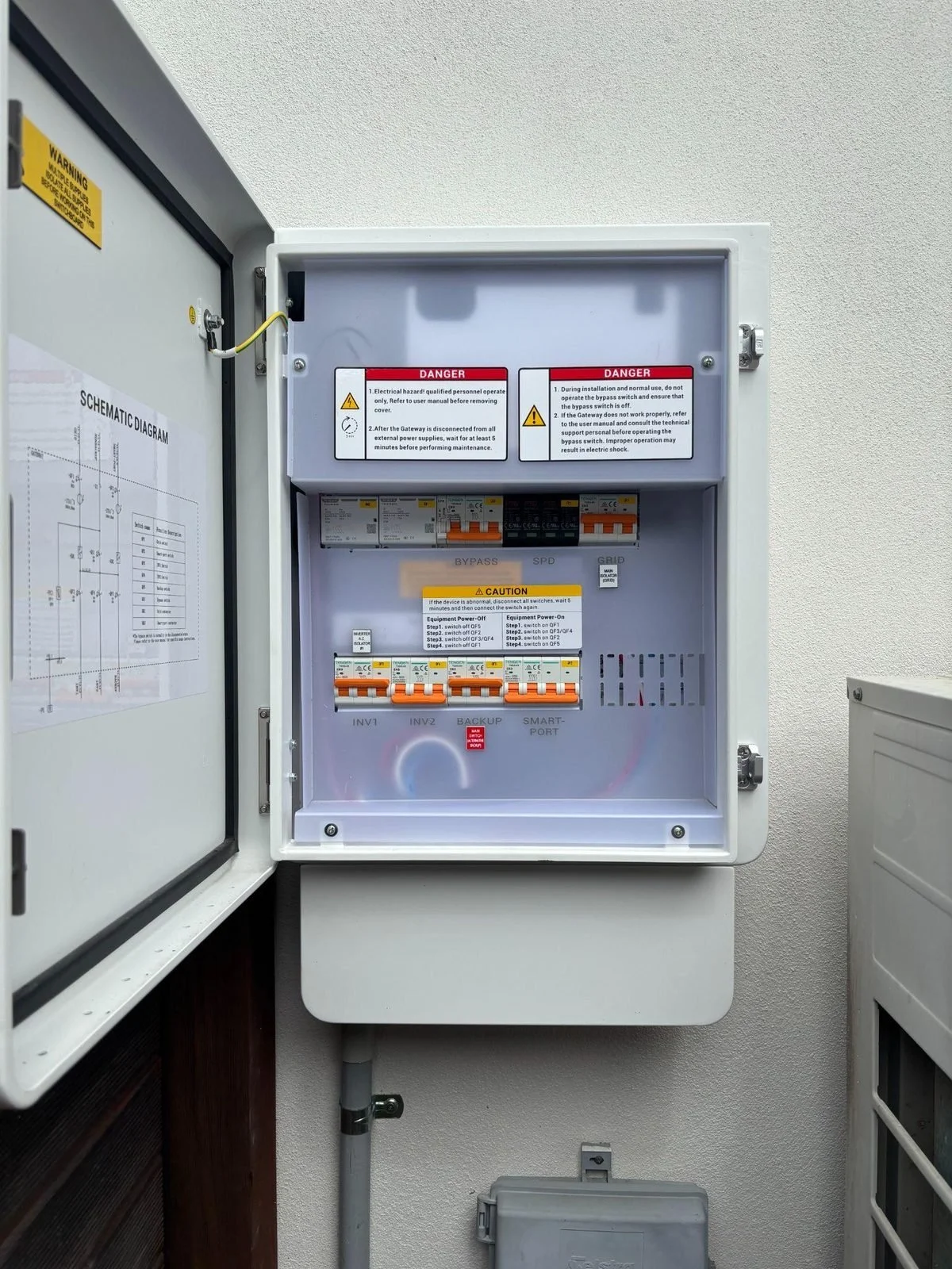 evolved-solar-pimpama-sigenergy-gateway-open-switchgear.jpg