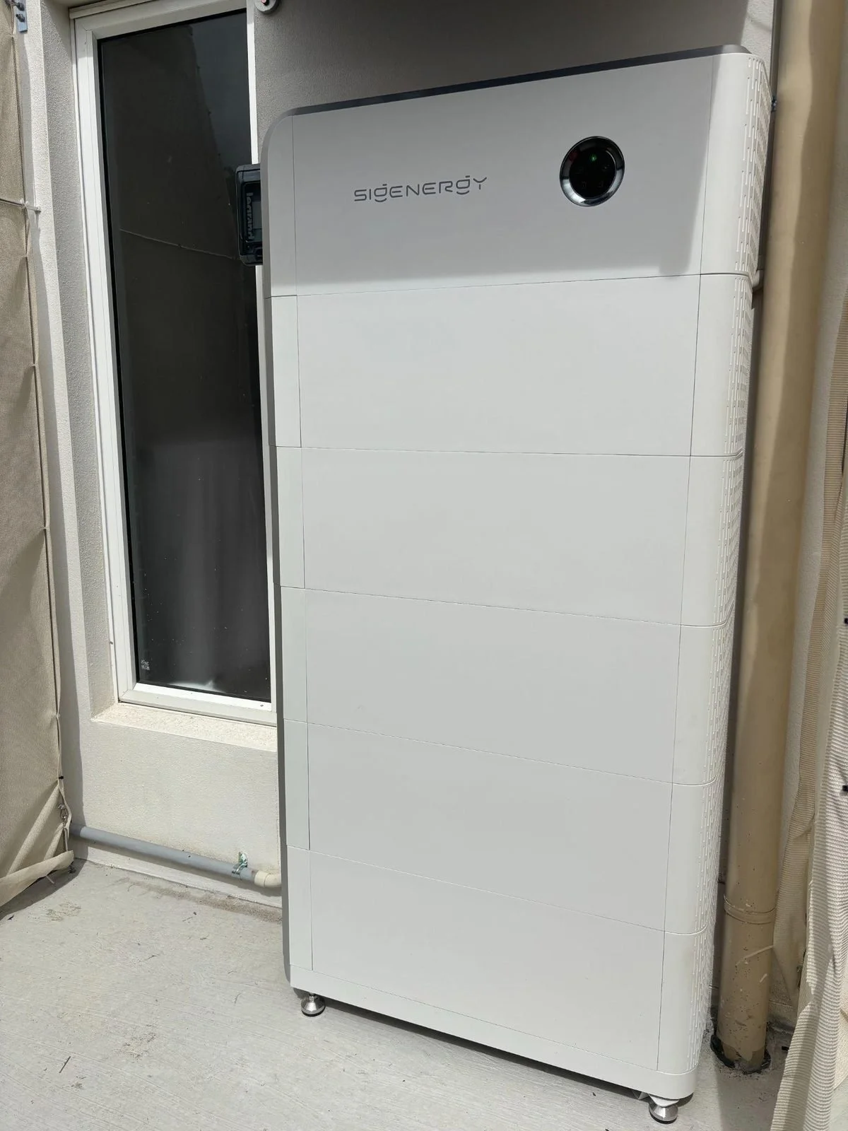 Sigenergy 40 kWh battery stack installed against an exterior wall at a Pimpama home by Evolved Solar