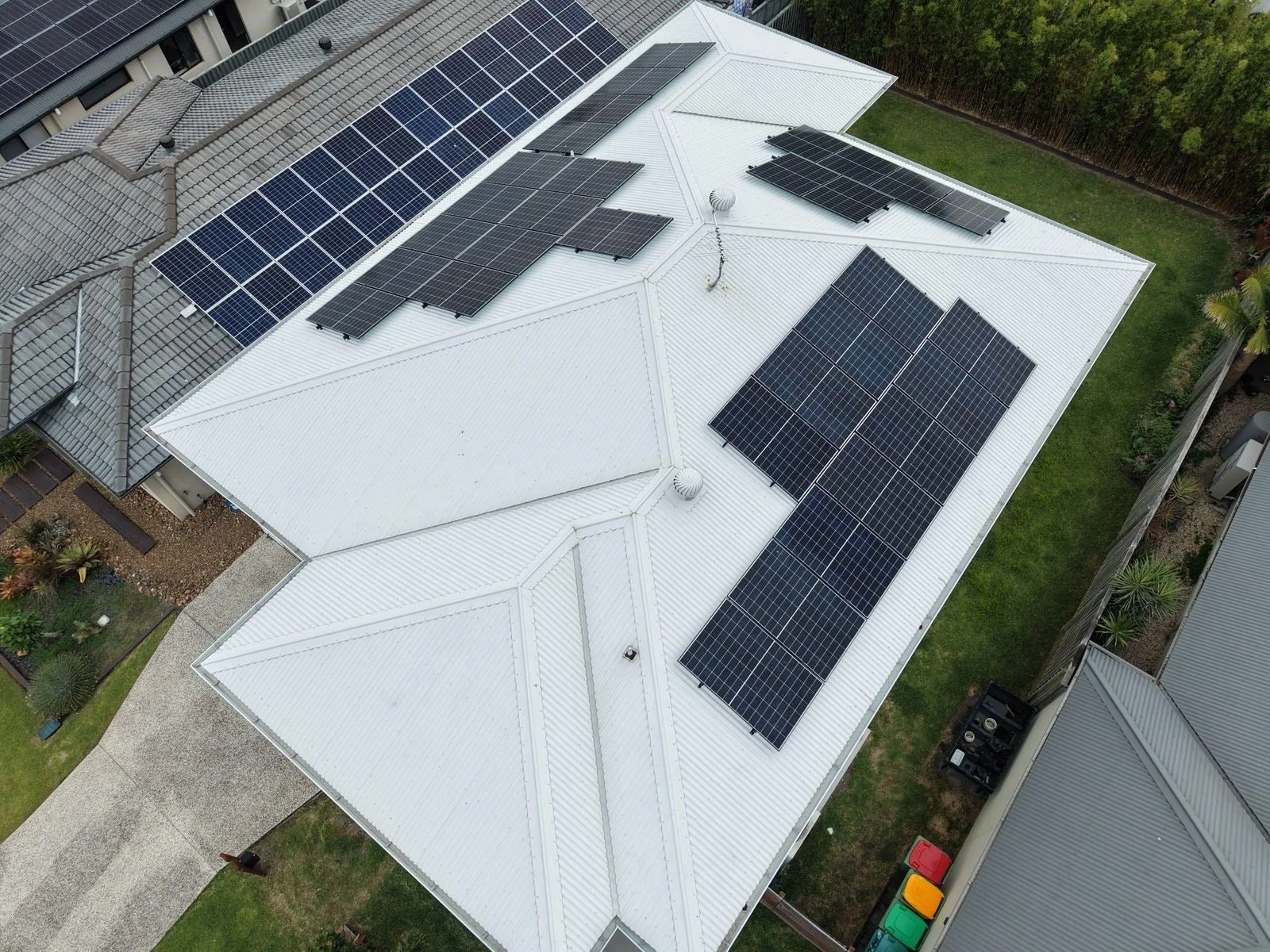Overhead view of Jinko panels on a white Colorbond roof at a Pimpama home fitted by Evolved Solar