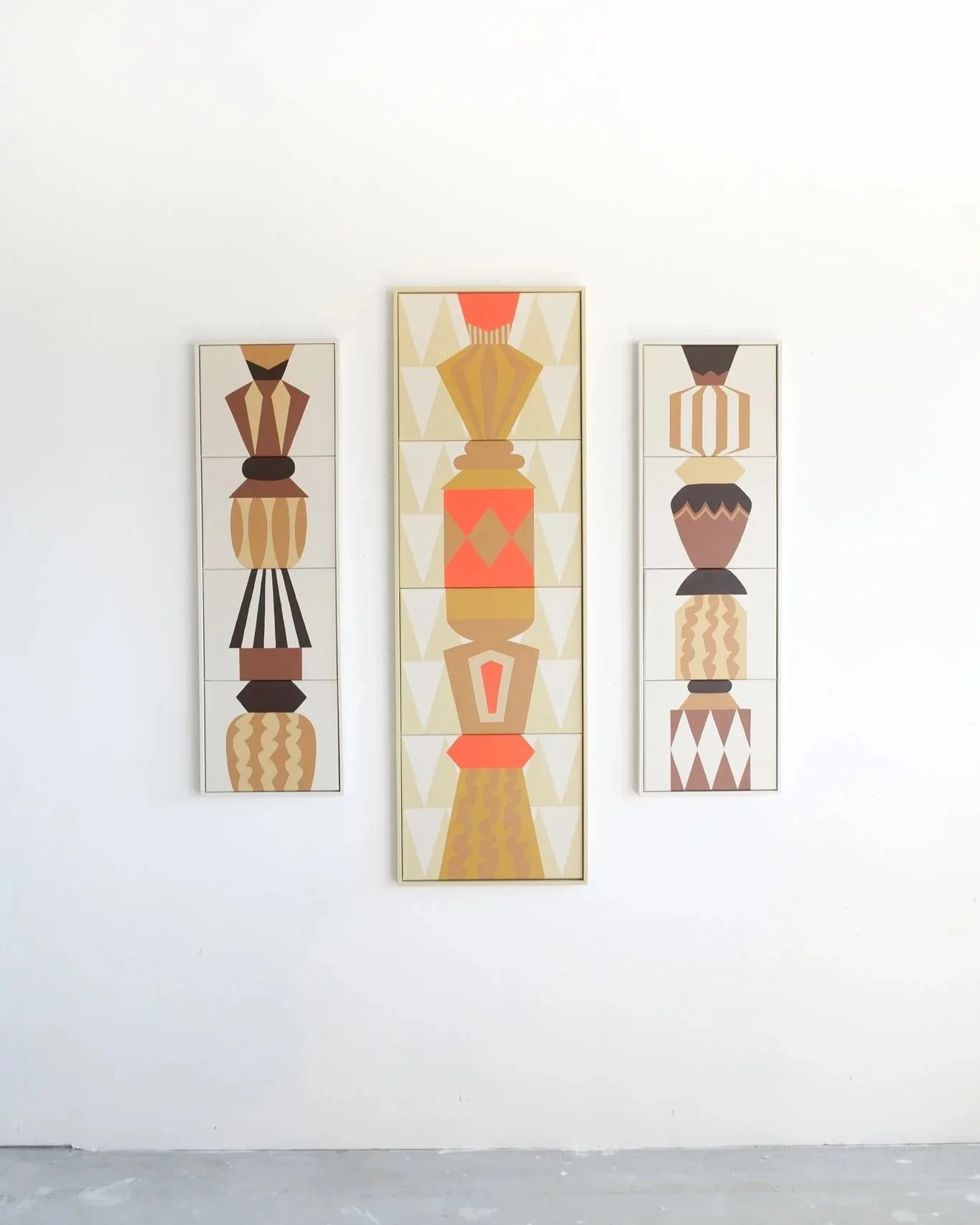 Triptyque Totems Zelliges Laranja Castaño Medio — vue de face — tableaux acrylique sur toile — Charlotte Lemaire Thimel