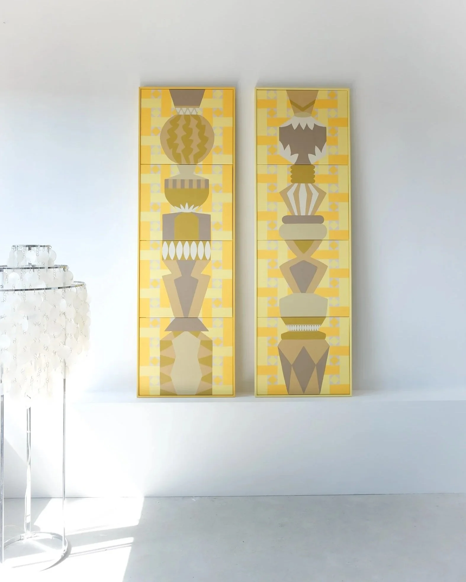 Diptyque Totems Zelliges Amarelo I et II — mise en situation intérieur — acrylique sur toile — Charlotte Lemaire Thimel