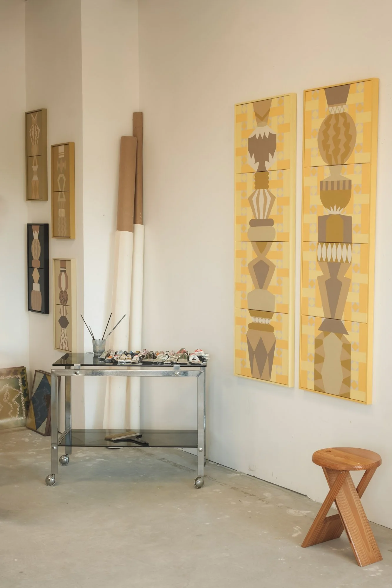 Totems Zelliges Amarelo — tableaux contemporains dans l'atelier de Charlotte Lemaire Thimel