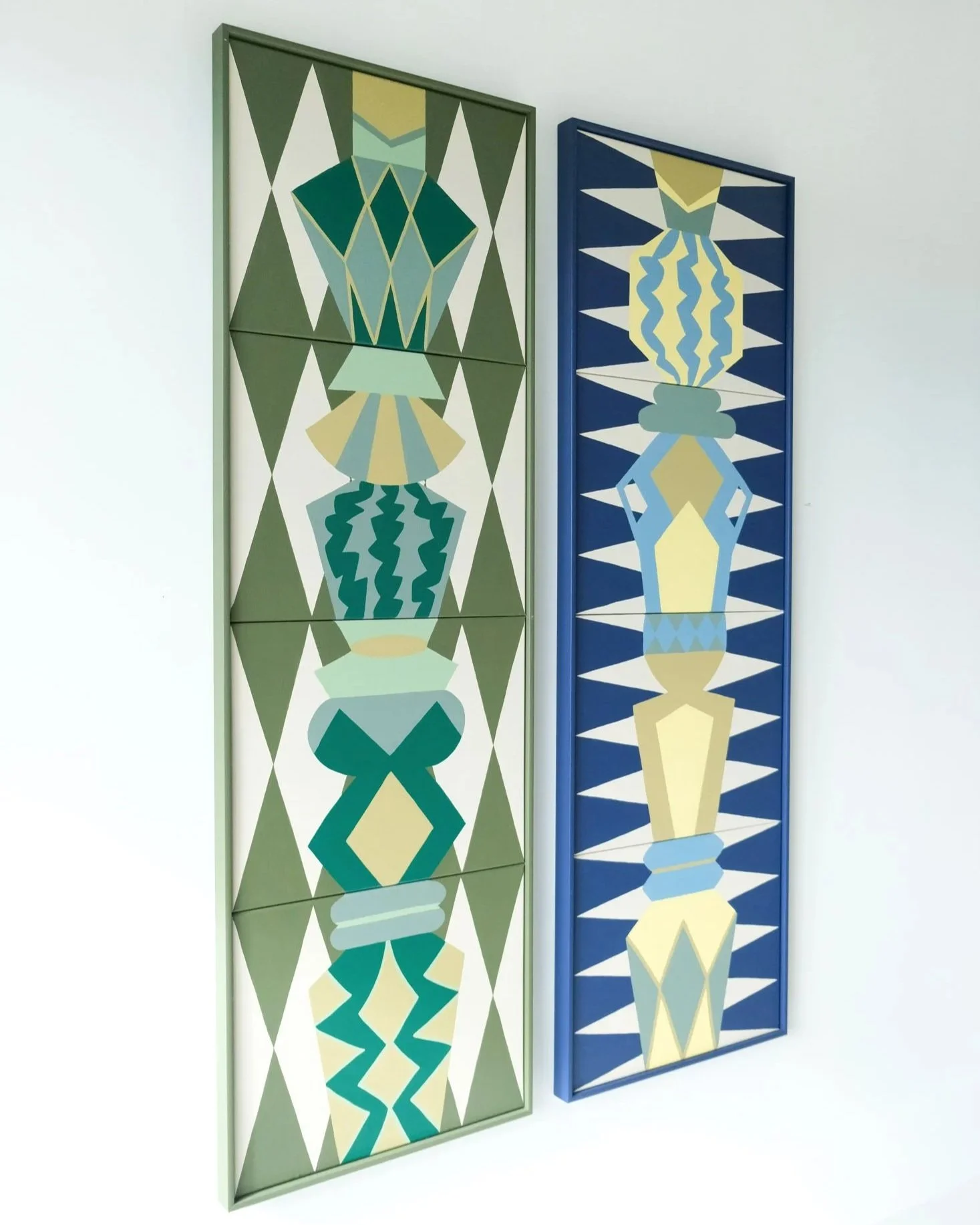 Totems Zelliges Caqui et Azul Escuro — vue de biais gauche — tableaux acrylique sur toile — Charlotte Lemaire Thimel