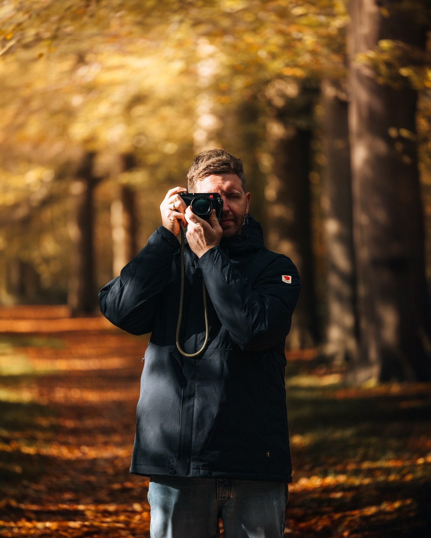 🍂 Crisp air, golden leaves, and family footsteps through the forest. Fall is when we slow down, explore, and breathe in every moment.   The @fjallravenofficial HC Hydratic Padded Trail Jacket keeps me warm and ready, whether it&rsquo;s capturing mem