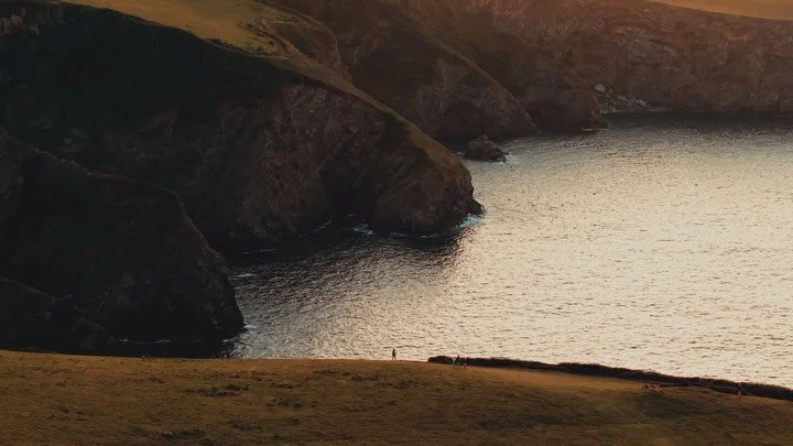Postcards from Cornwall 💌

#dronevideo #cinematic #hiking #roam #djiair3s #cornwall #lookslikefilm