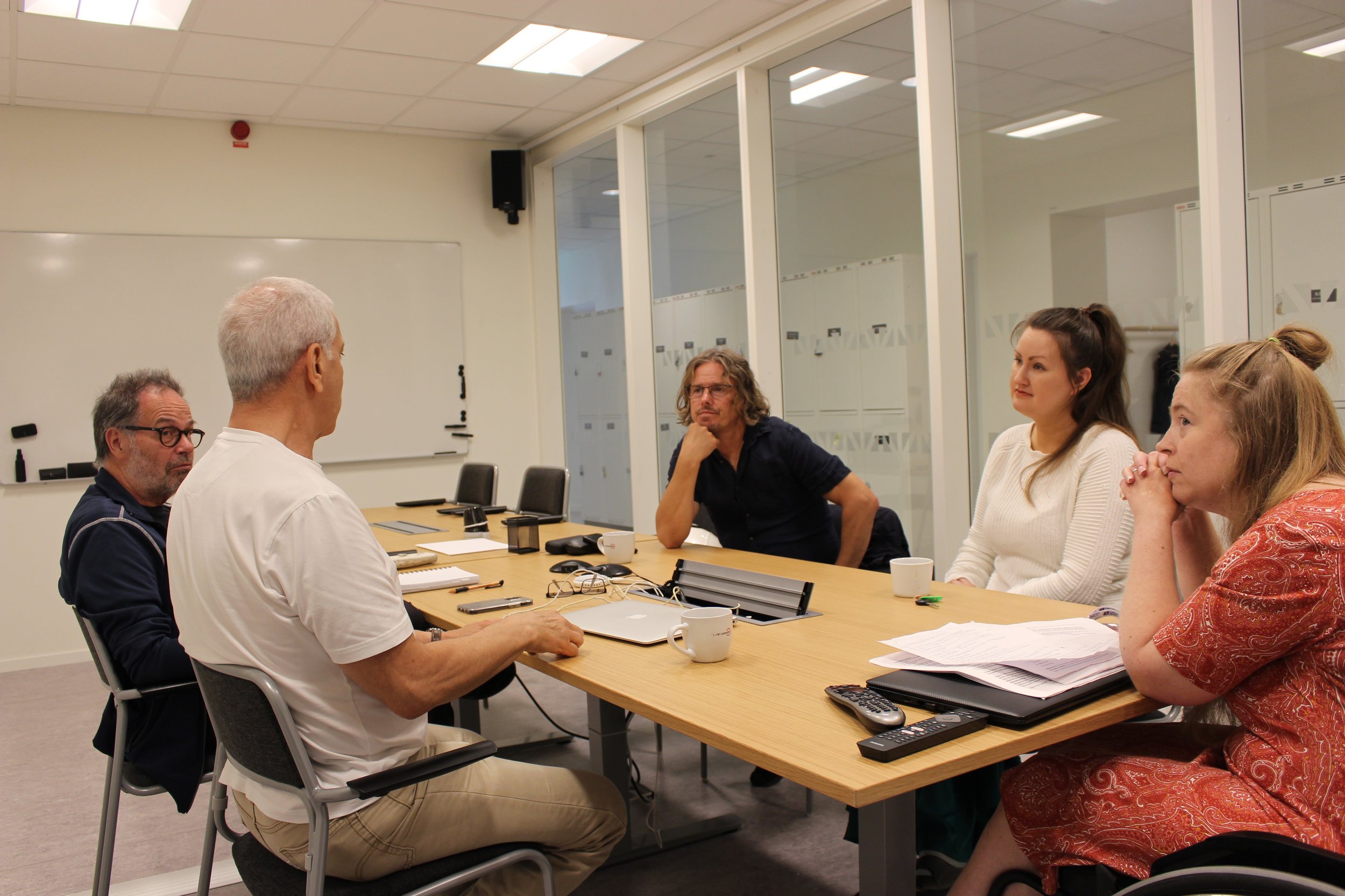 Vardagen med funktionsnedsättning behöver nå in till köksbordet