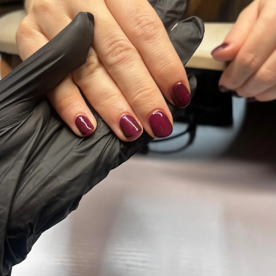 Beautiful set of gel polish done by Evie our work experience this week 🤩
 
Evie has taken herself off to @magpie_beauty and she&rsquo;s now qualified in gel polish but needs models to practice on, as you can see her application is amazing she just n