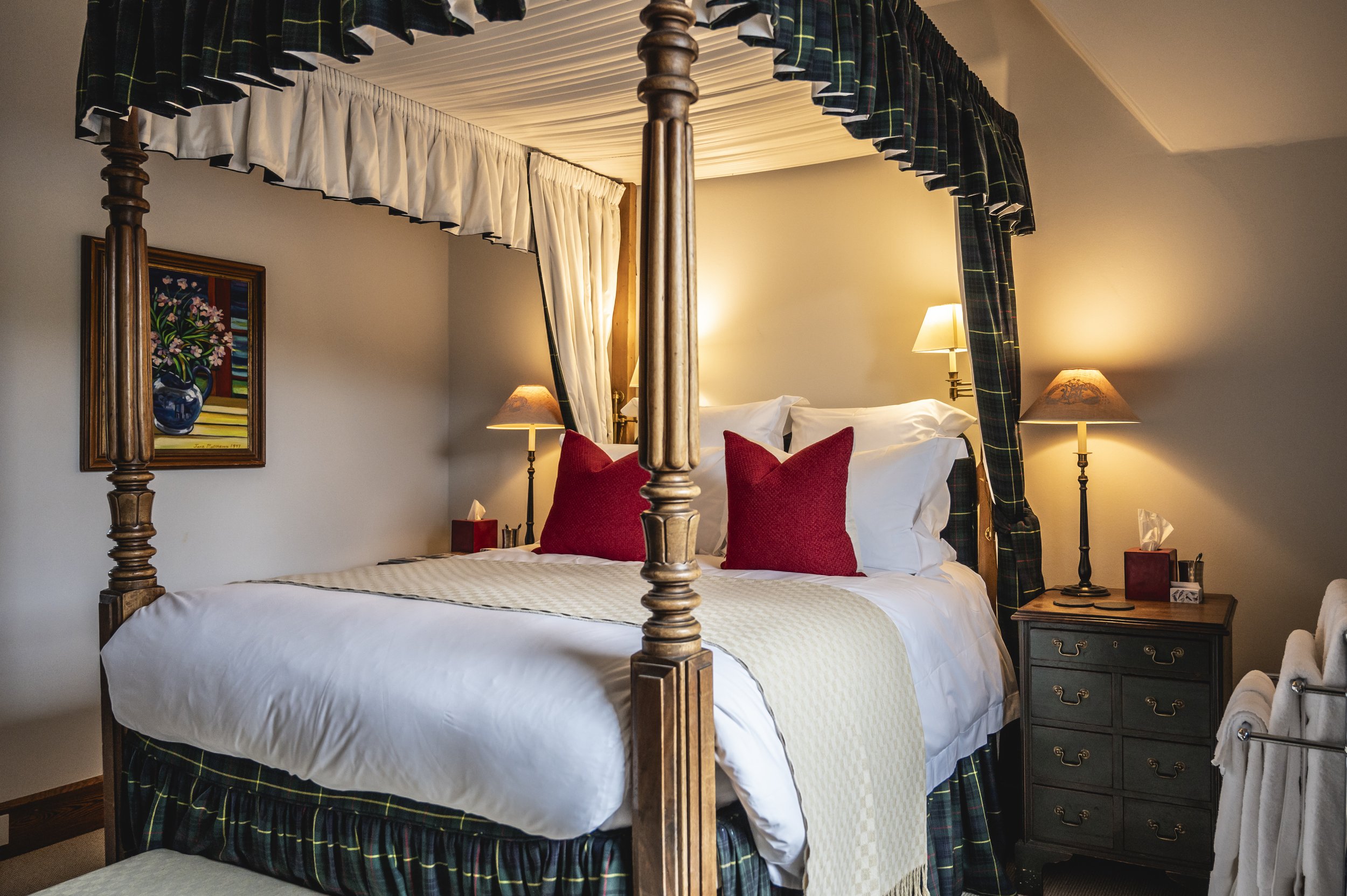 Glen-Affric-Scotland-Highlands-Luxury-Bedroom-Rose-Painting.jpg