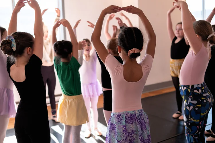 Lynn Panting Dance logo