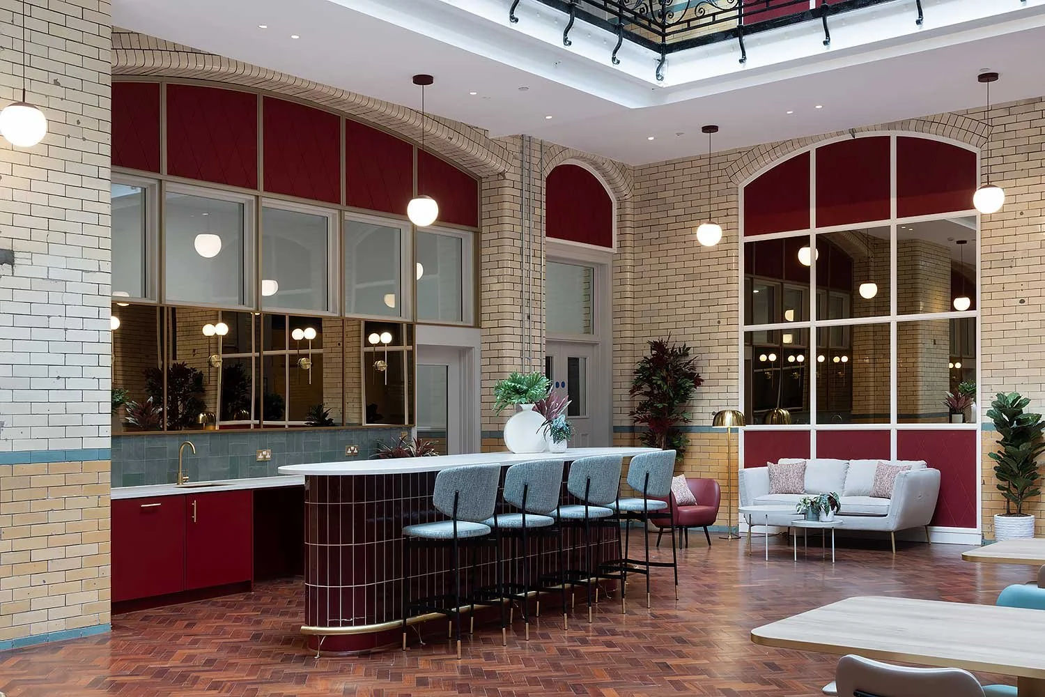74-Interiors-Architecture-The-Leonardo-kitchen-bar.jpg
