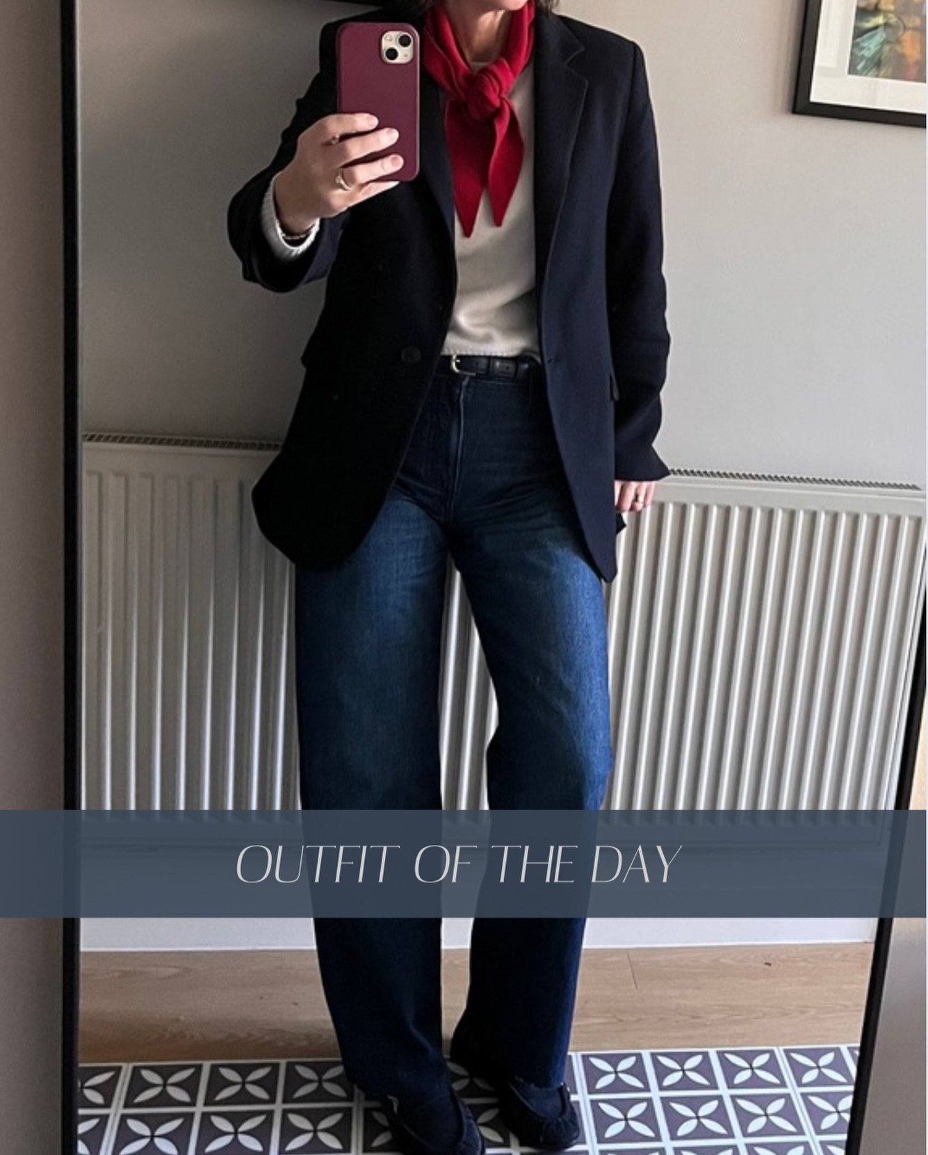 Quick headless hallway selfie before a wardrobe review and edit today 📸

This outfit really feels like me - relaxed, easy but polished👌🏻

Jacket (old) @insidejigsaw 
Jumper &amp; belt (current) @_kettlewell 
Scarf (current) @mintvelvet
Jeans @rive