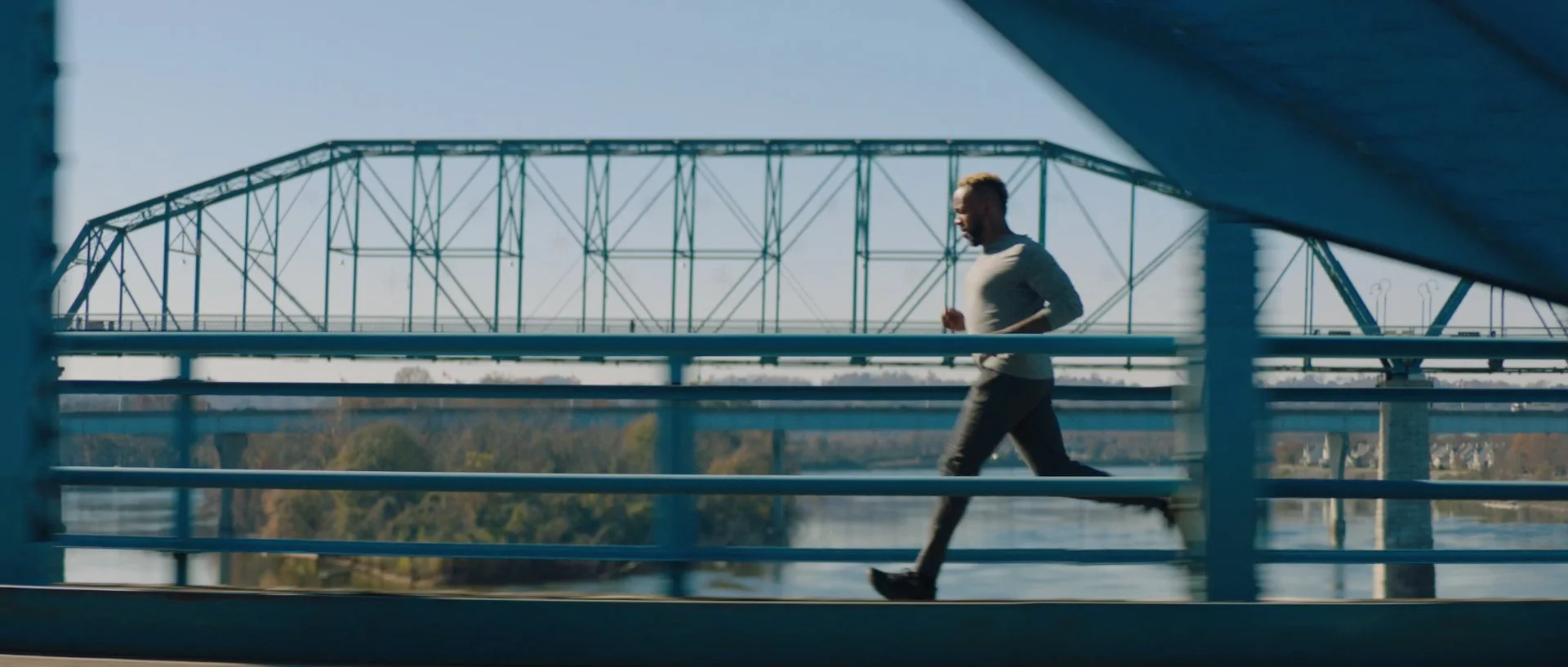 Raheim Robinson running across the Market Street Bridge in Chattanooga, Tennessee.