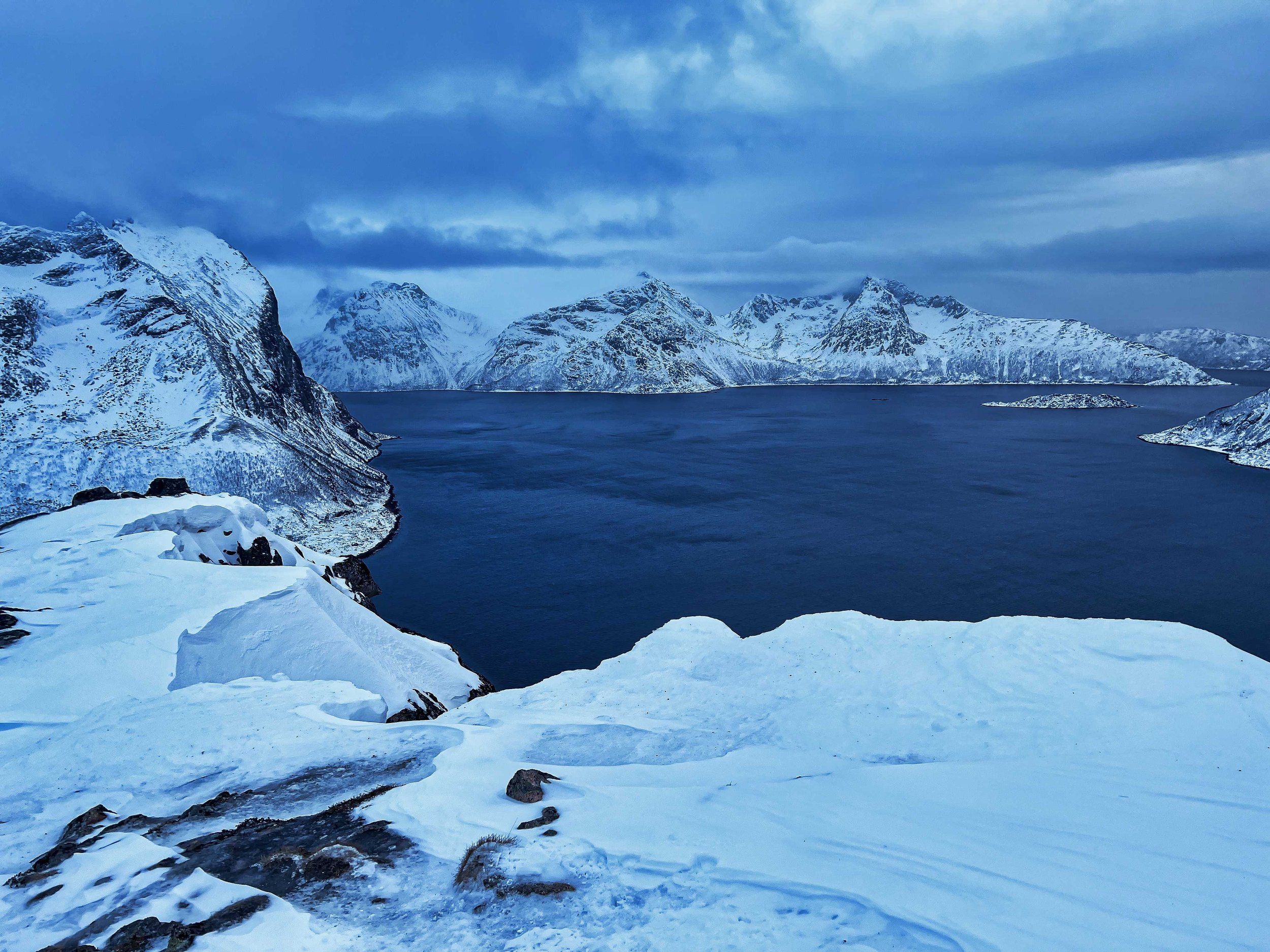 NorveĢge-kvaloya-fjord.jpeg