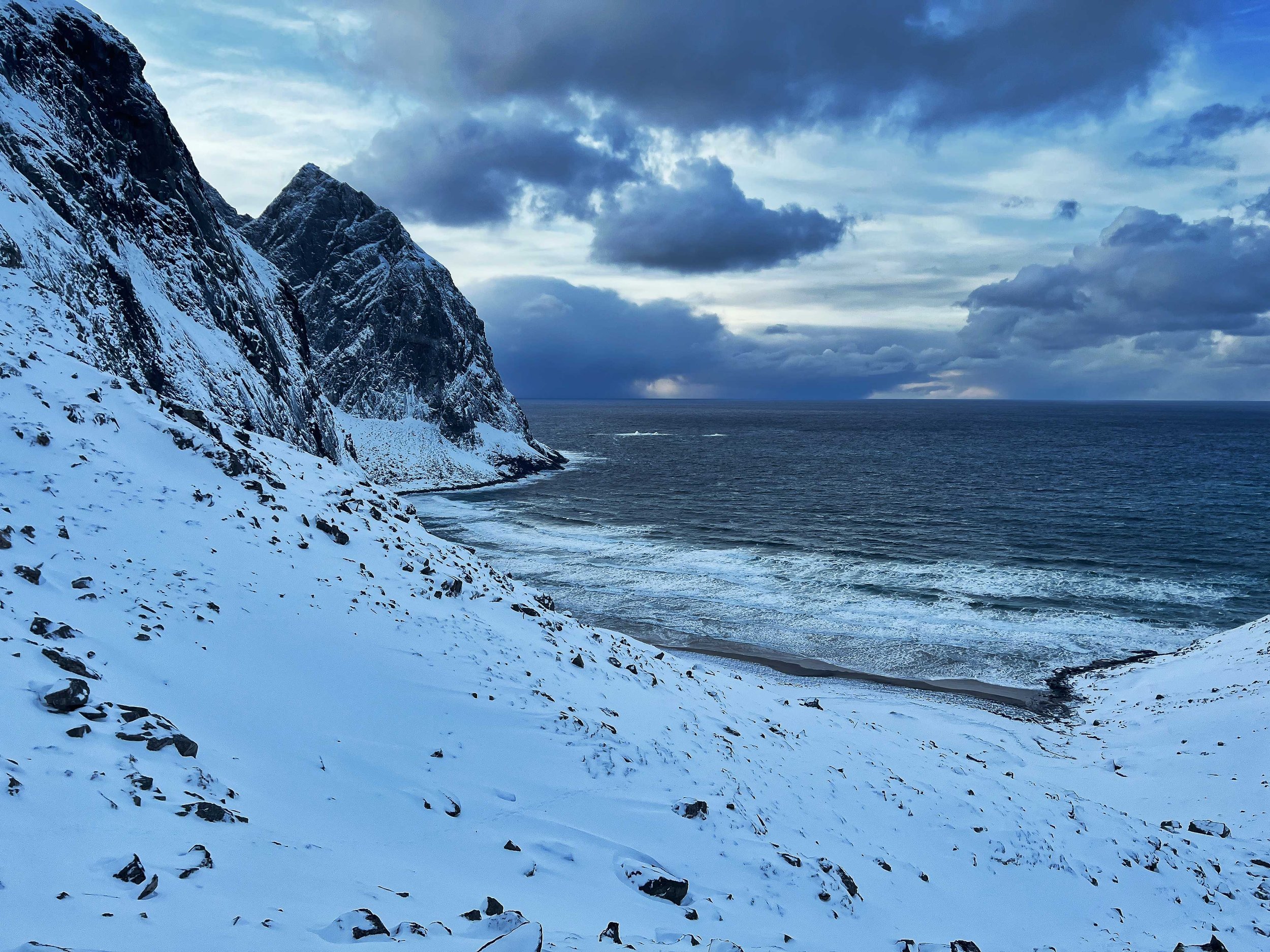NorveĢge-kvalvika-plage.jpeg