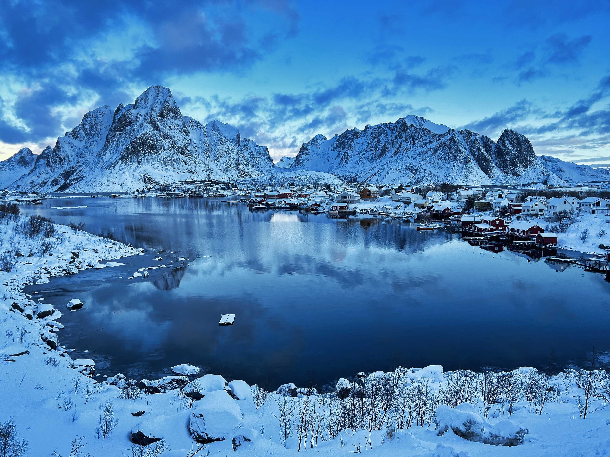 NorveĢge-Reine-Lofoten.jpeg