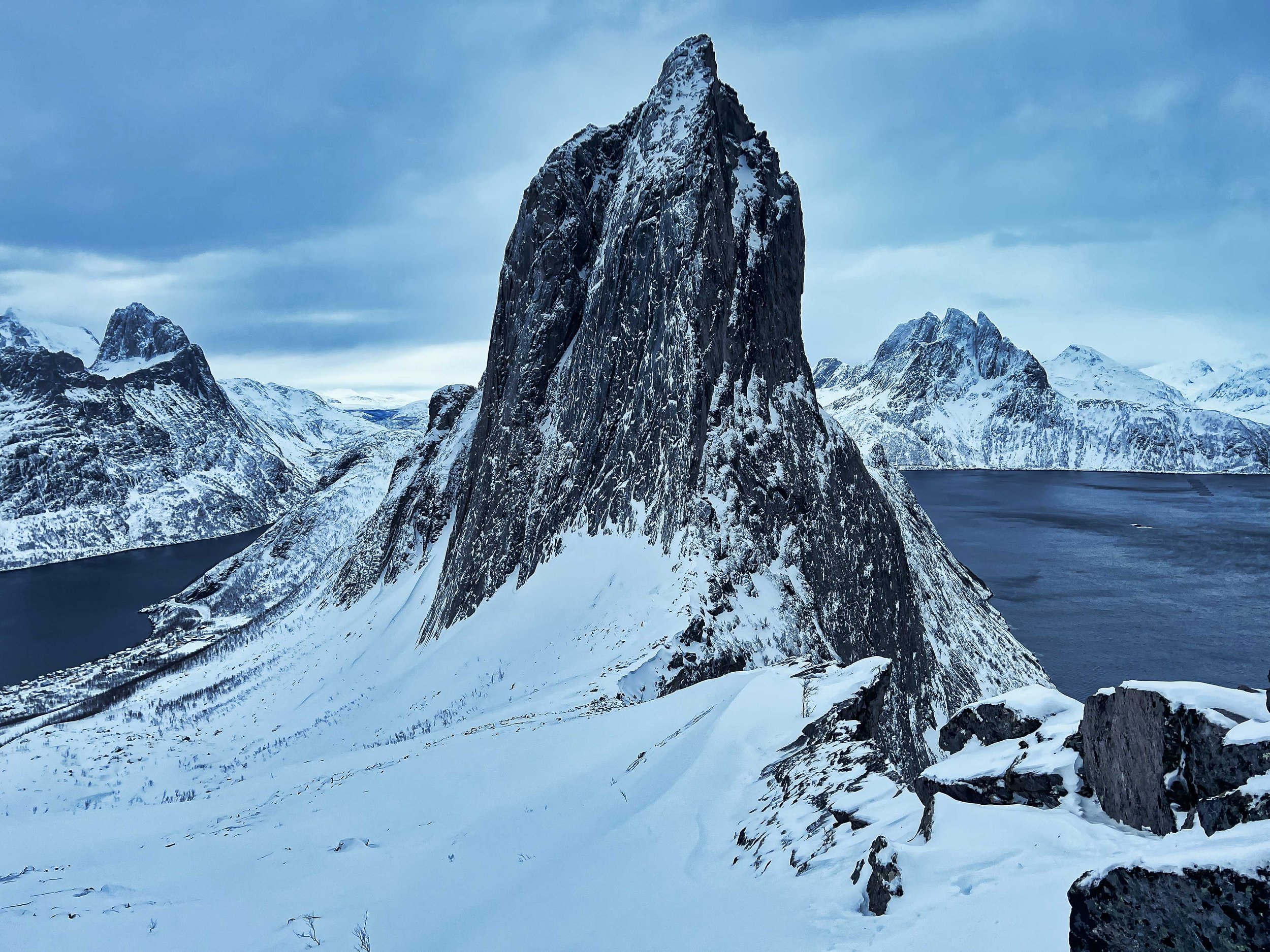 NorveĢge-Senja-fjord.jpeg