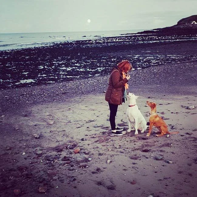 Danielle sur la plage avec ses Pods !