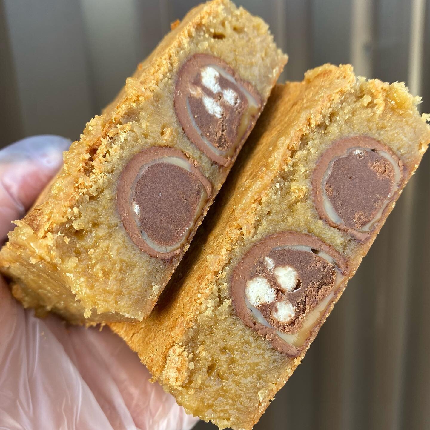 🍯Boost Bar Blondies looking incredible 🤩🤩🤩 A new &amp; exclusive flavour heading to @brewtwentythree tomorrow 🙌🏼 
Our wholesalers are restocked on a Friday so make sure you pop &amp; see them for a treat or two! Our current stockists are 👉🏼
?