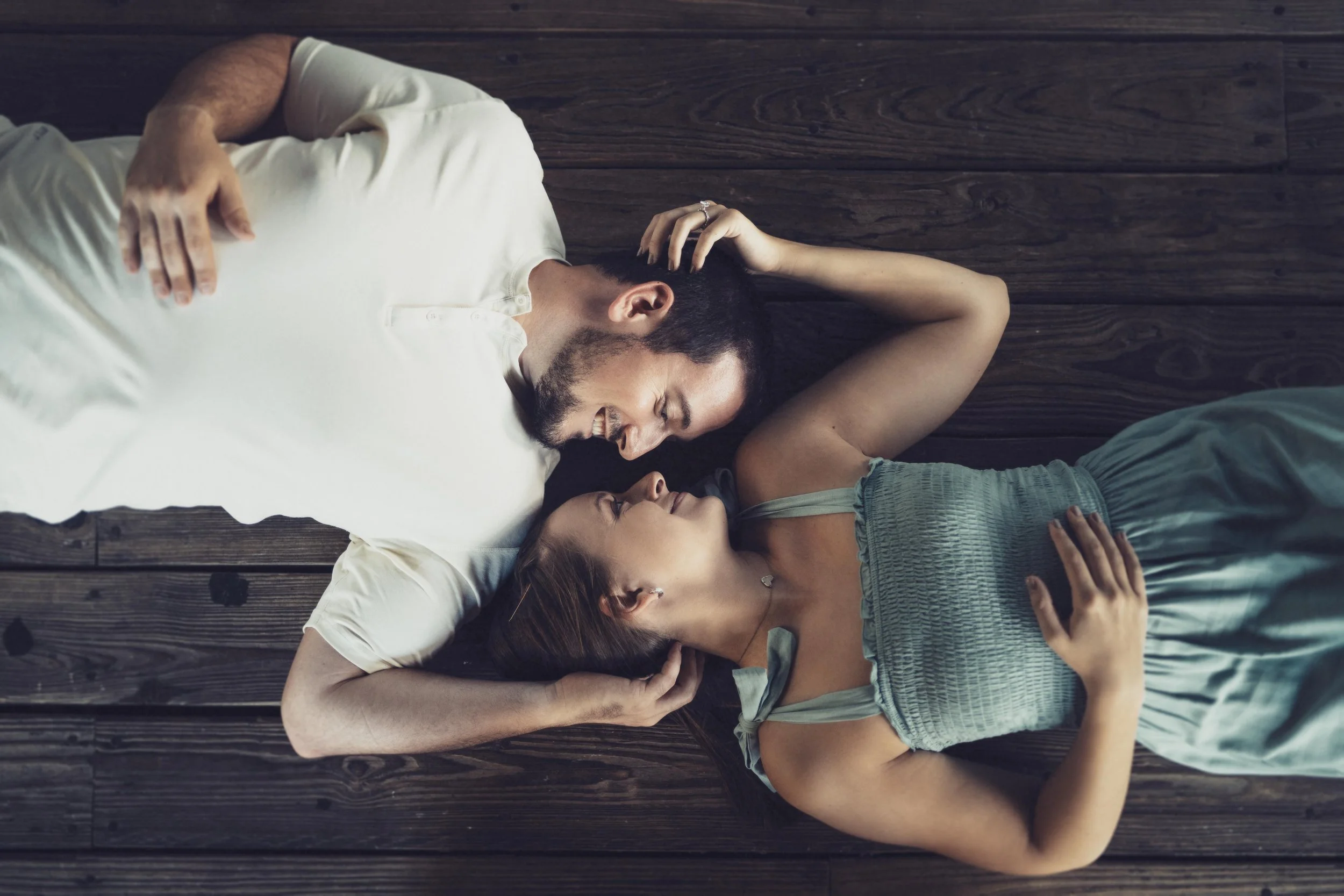 Couple Portraits That Feel Like You | Creative Sessions Across Tampa Bay
You don’t need to be engaged to book a couples session. Whether you’re celebrating an anniversary or just want beautiful photos together, I offer natural, storytelling couples p